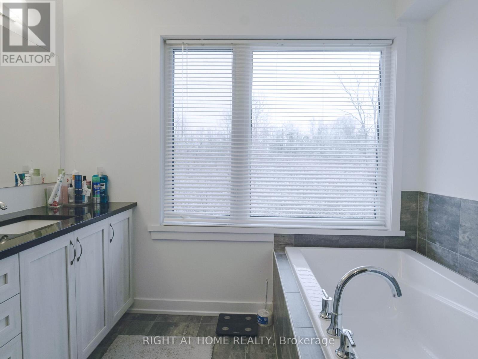 149 Wabikon Crescent, Ottawa, Ontario K1X 0H8 - Photo 27 - X12553574