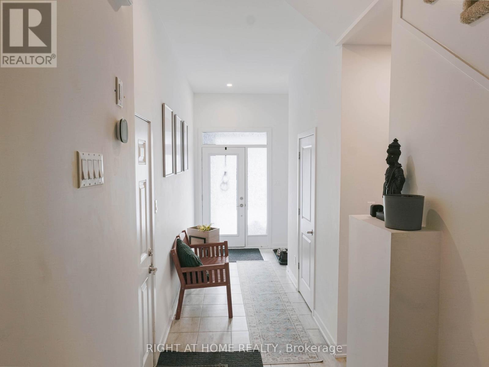 149 Wabikon Crescent, Ottawa, Ontario K1X 0H8 - Photo 3 - X12553574