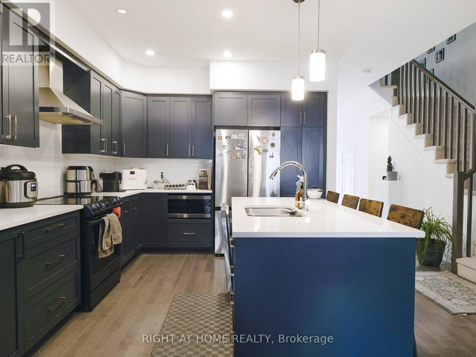 149 Wabikon Crescent, Ottawa, Ontario K1X 0H8 - Photo 5 - X12553574