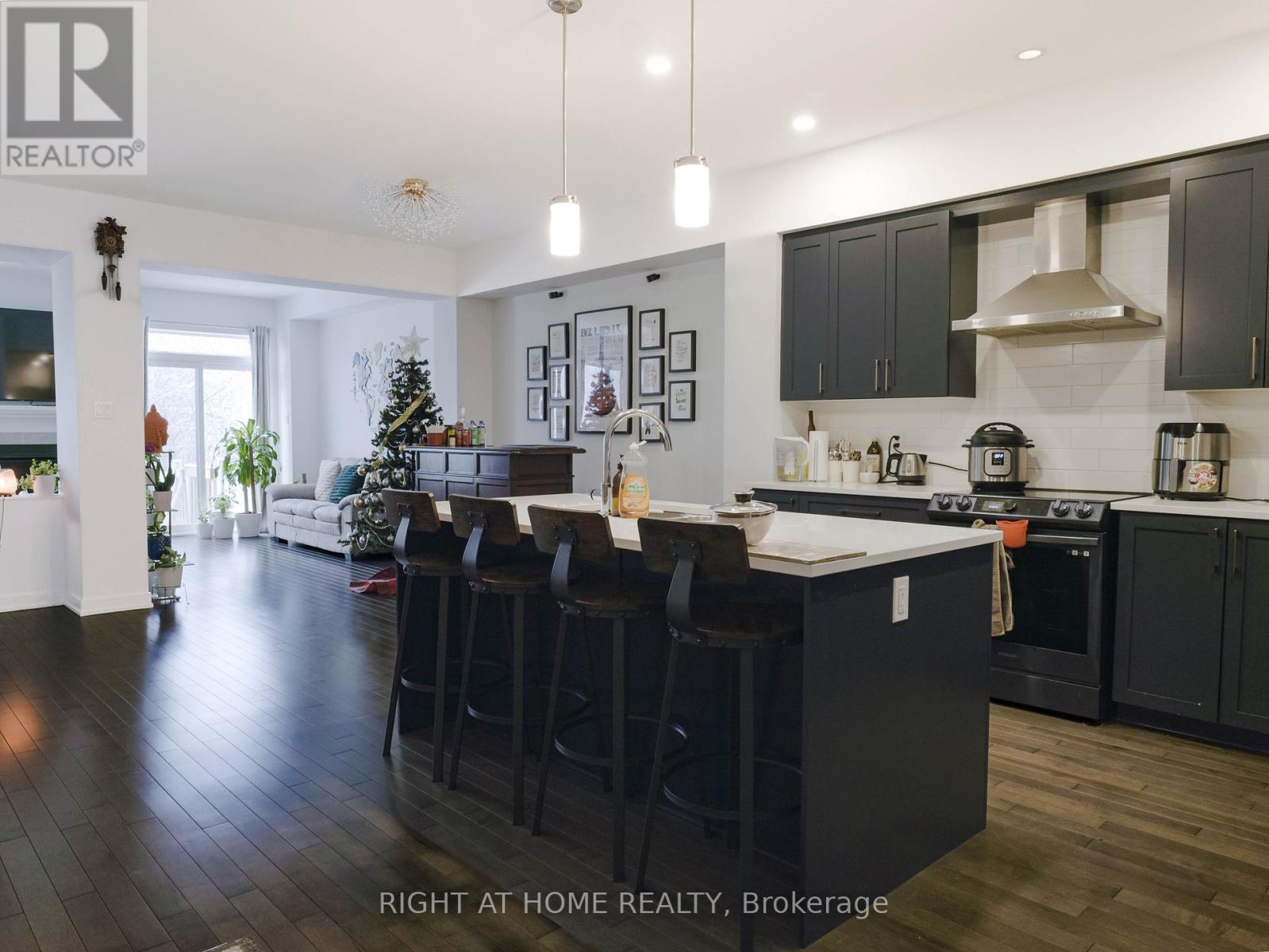 149 Wabikon Crescent, Ottawa, Ontario K1X 0H8 - Photo 8 - X12553574