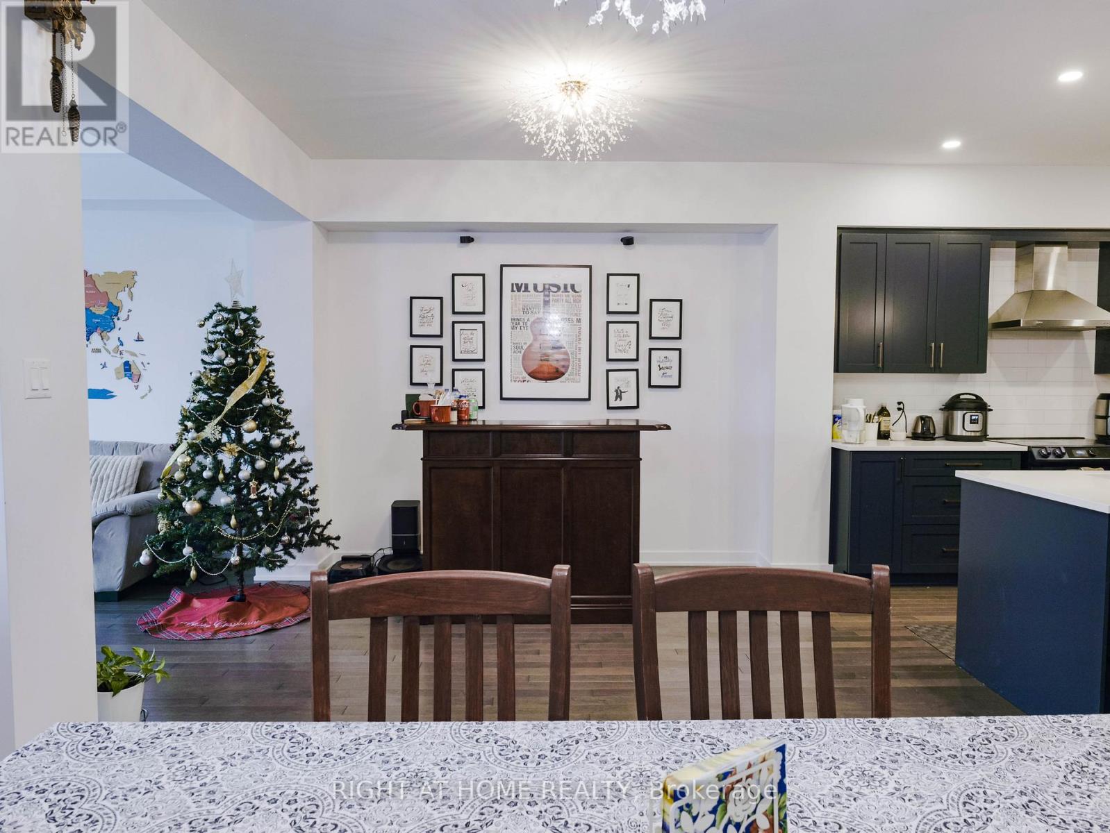 149 Wabikon Crescent, Ottawa, Ontario K1X 0H8 - Photo 9 - X12553574