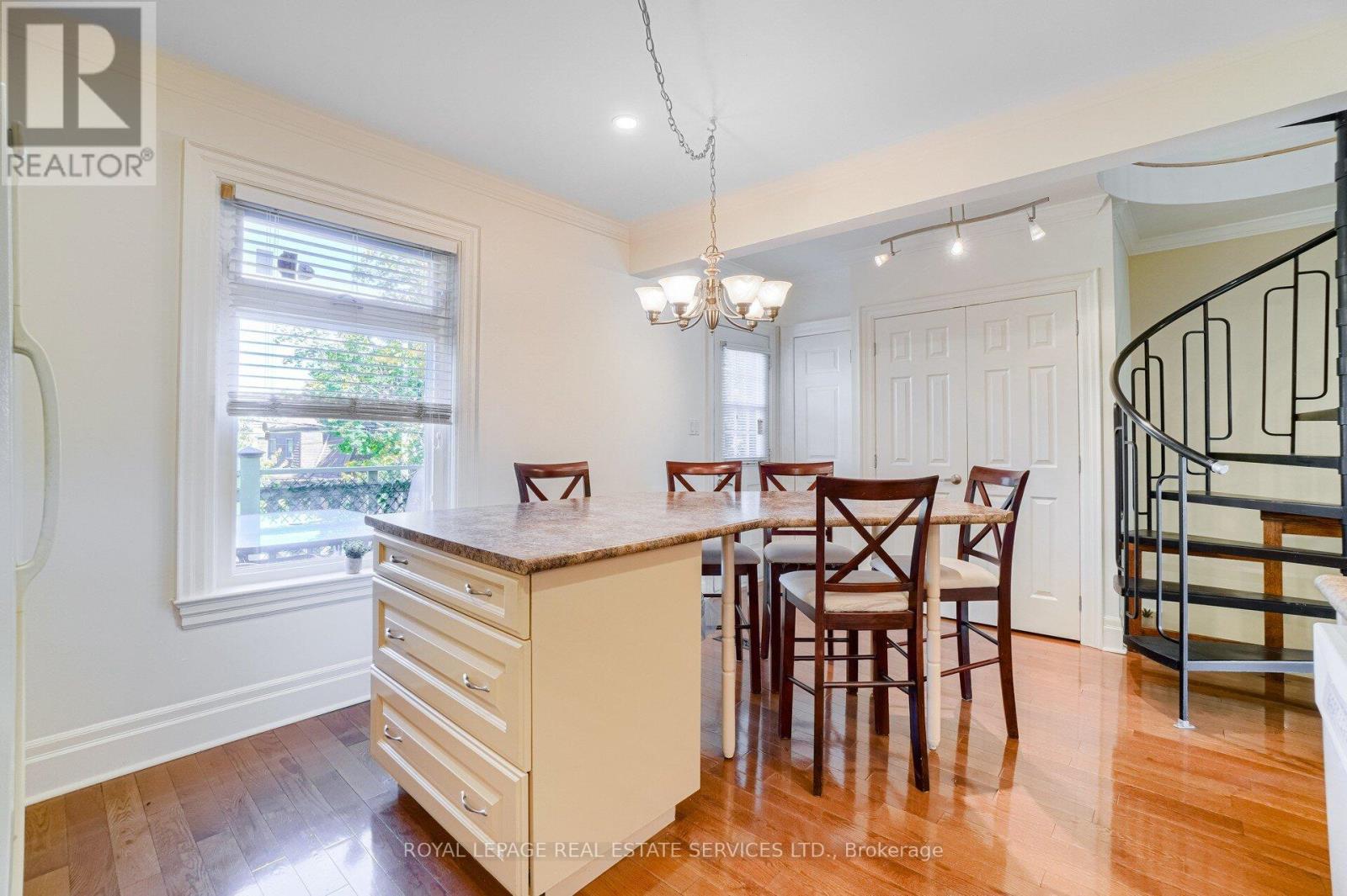 Upper - 117 St Johns Road, Toronto, Ontario  M6P 1V1 - Photo 5 - W12456449