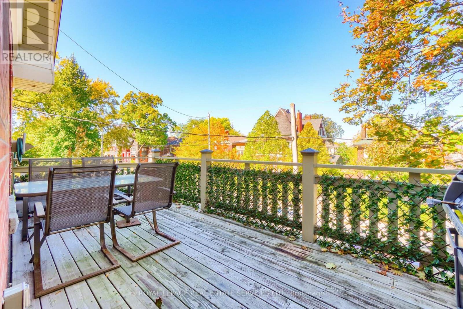 Upper - 117 St Johns Road, Toronto, Ontario  M6P 1V1 - Photo 13 - W12456449