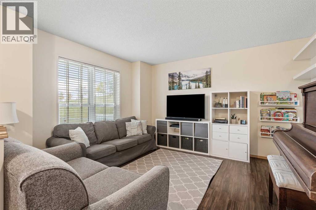 229 Hidden Hills Place Nw, Calgary, Alberta  T3A 6E3 - Photo 5 - A2260967