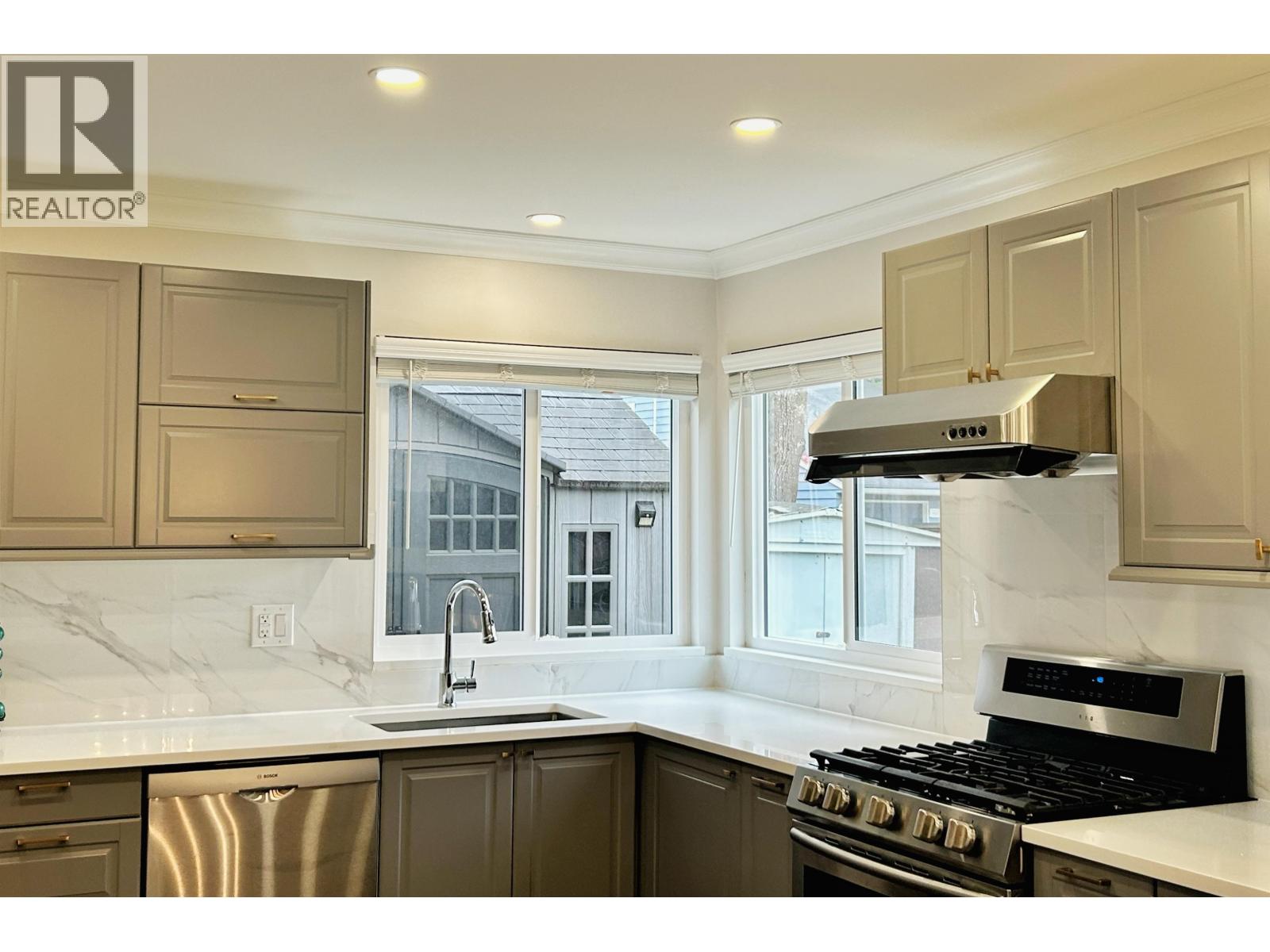 10420 Truro Drive, Richmond, British Columbia  V7E 5B4 - Photo 4 - R3068087