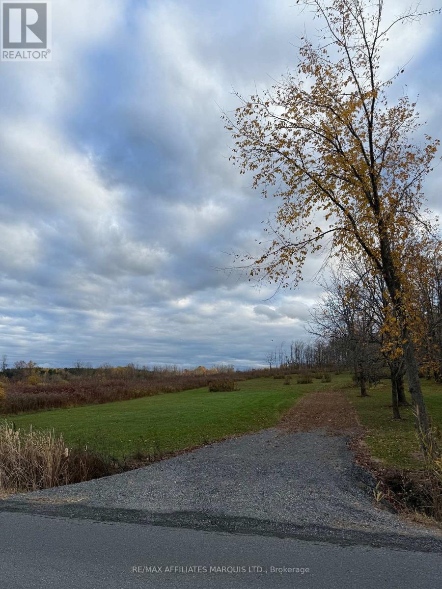 Na Tyotown Road, South Glengarry, Ontario K6H 7H9 - Photo 2 - X12553576