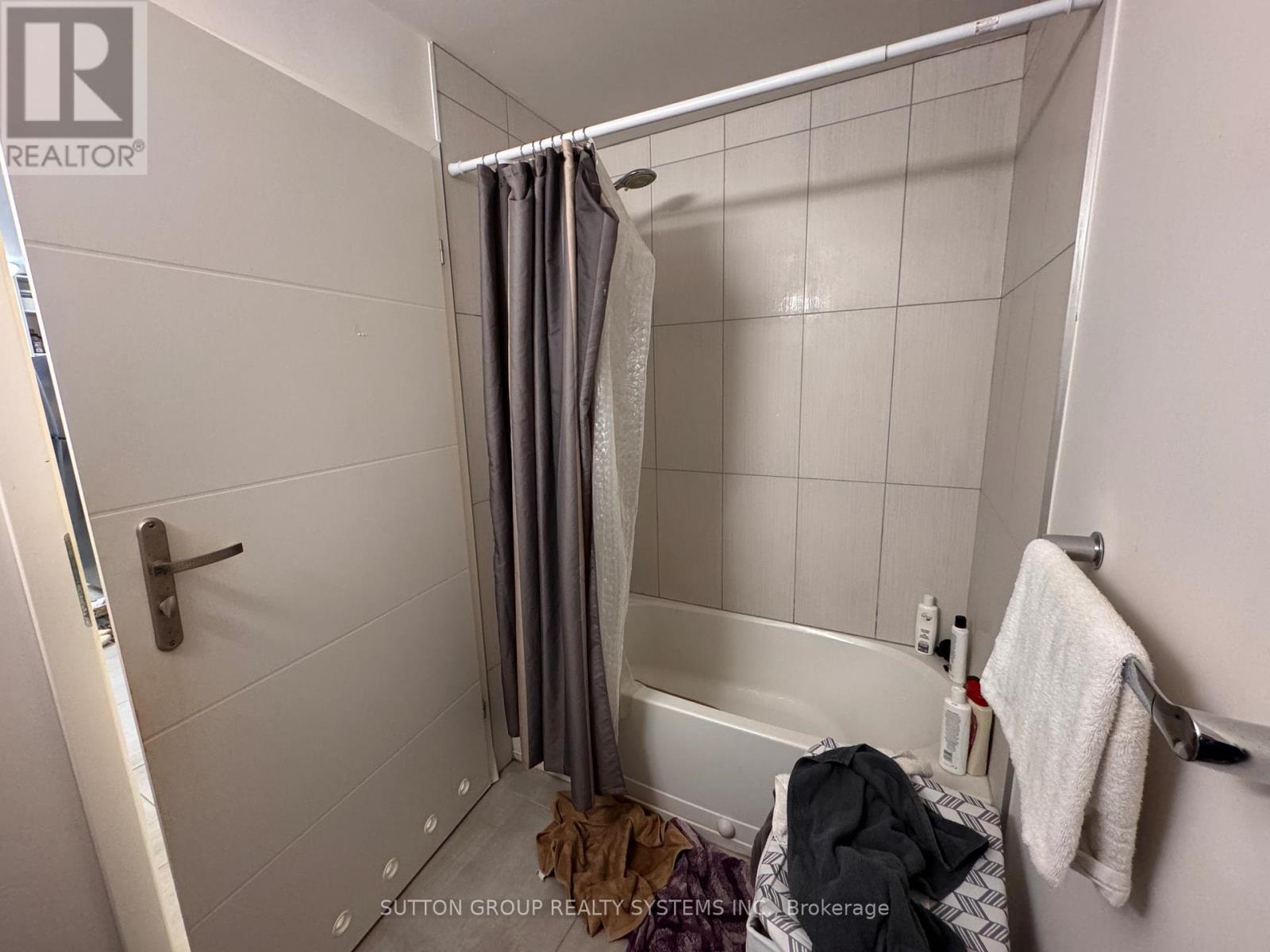 517 - 251 Helmlock Street, Waterloo, Ontario  N2L 0H2 - Photo 9 - X12553562