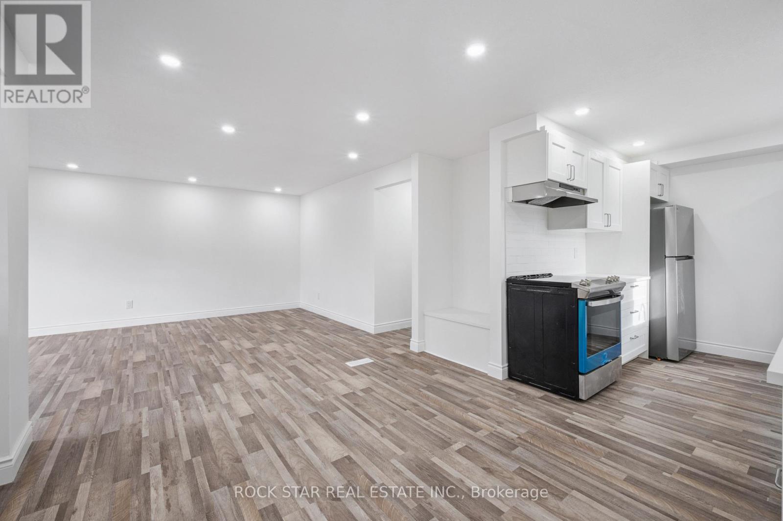 118 Selkirk Drive, Kitchener, Ontario  N2E 1M4 - Photo 11 - X12553592