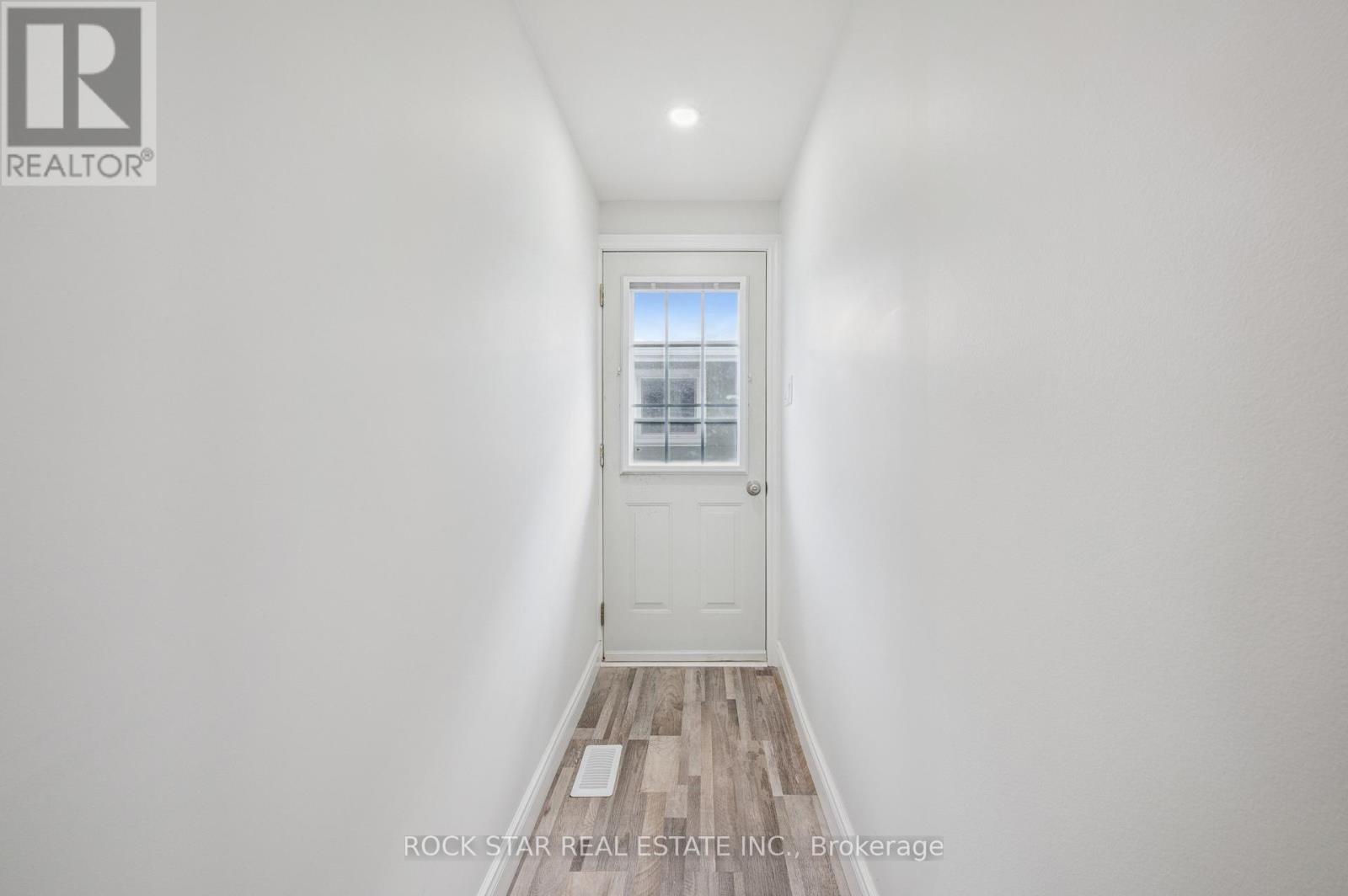 118 Selkirk Drive, Kitchener, Ontario  N2E 1M4 - Photo 22 - X12553592