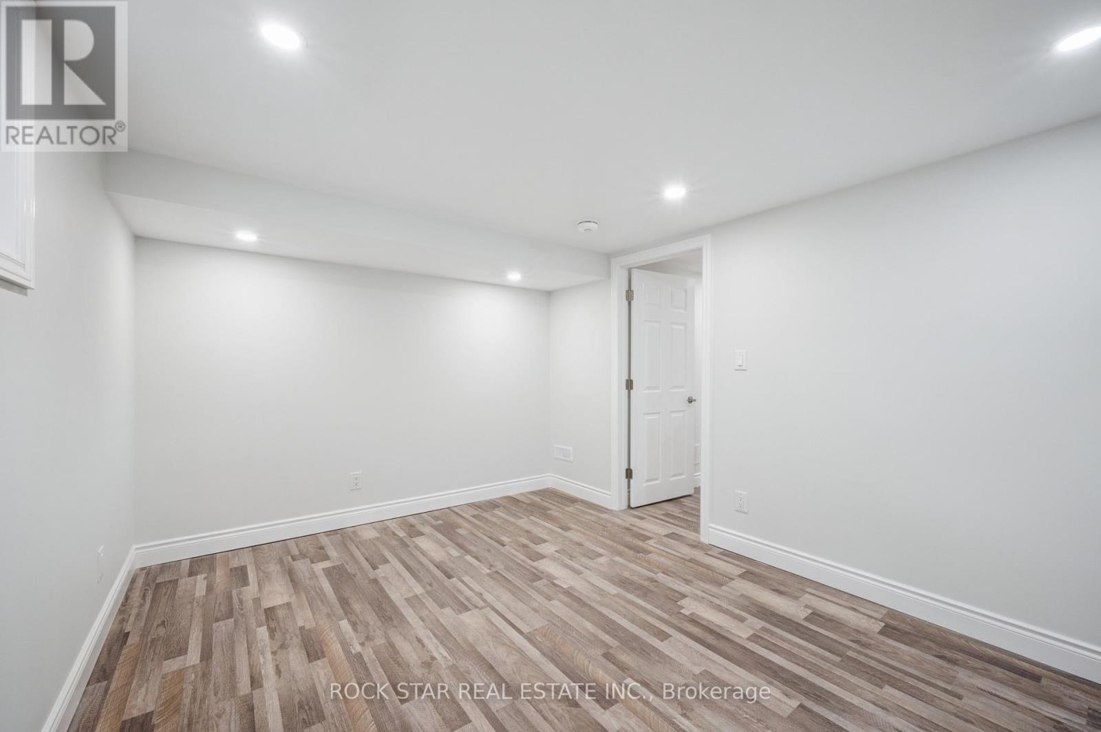 118 Selkirk Drive, Kitchener, Ontario  N2E 1M4 - Photo 30 - X12553592