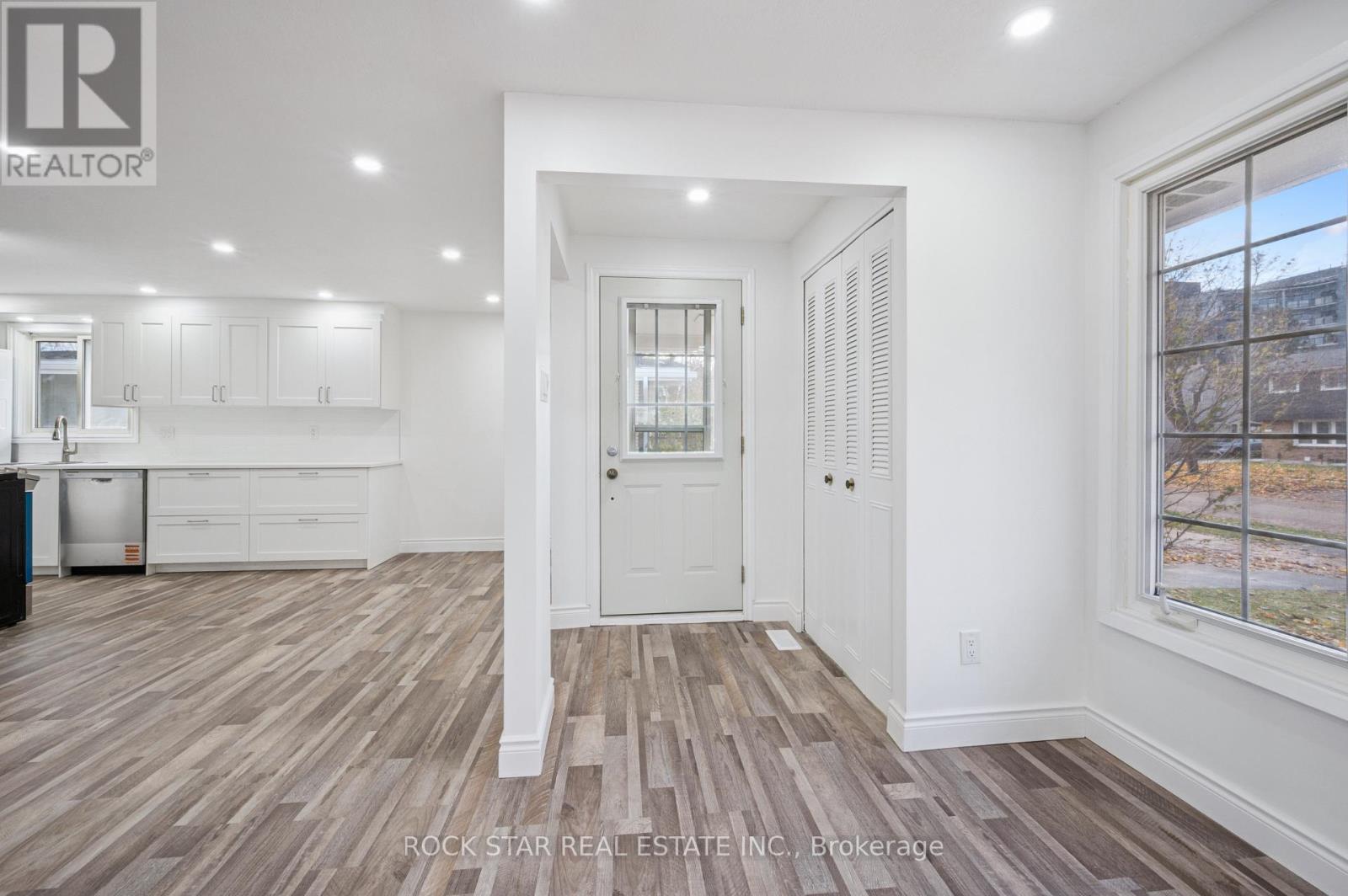 118 Selkirk Drive, Kitchener, Ontario  N2E 1M4 - Photo 5 - X12553592