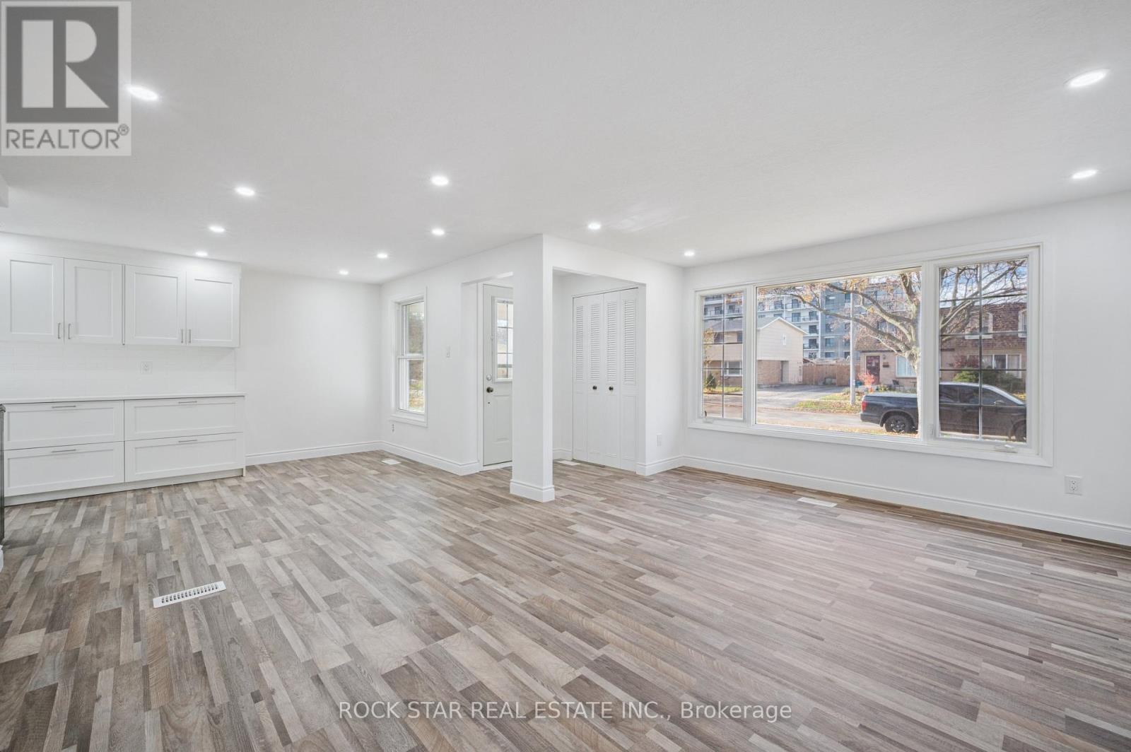 118 Selkirk Drive, Kitchener, Ontario  N2E 1M4 - Photo 7 - X12553592