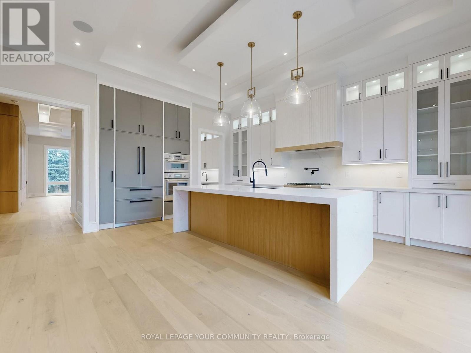 117 A Crestwood Road, Vaughan, Ontario L4J 1A7 - Photo 3 - N12549550