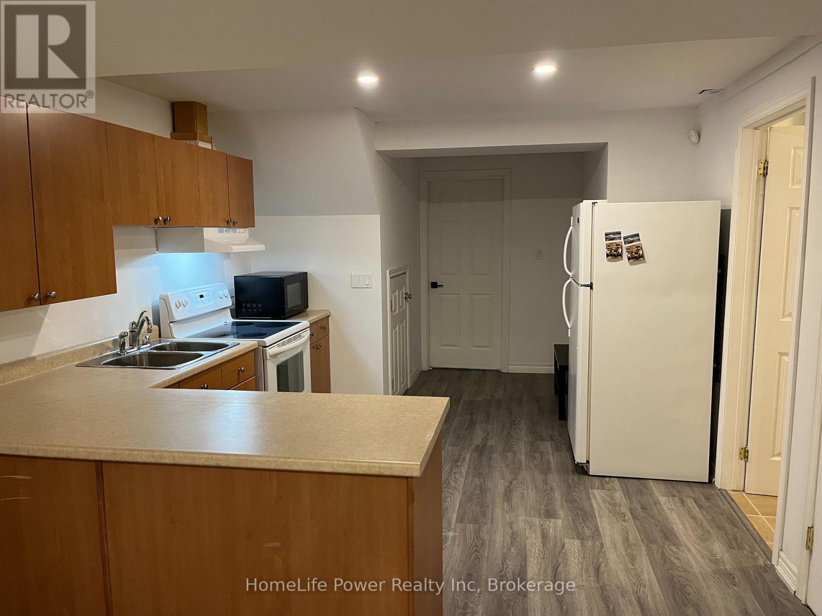 15 Porter Drive, Guelph, Ontario  N1L 1M3 - Photo 2 - X12487050