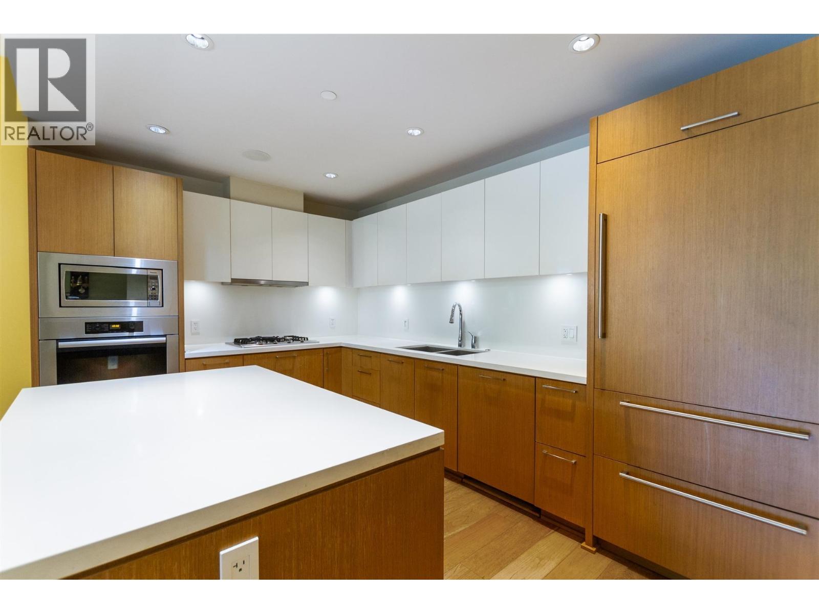 200 866 Arthur Erickson Place, West Vancouver, British Columbia V7T 0B2 - Photo 8 - R3018621