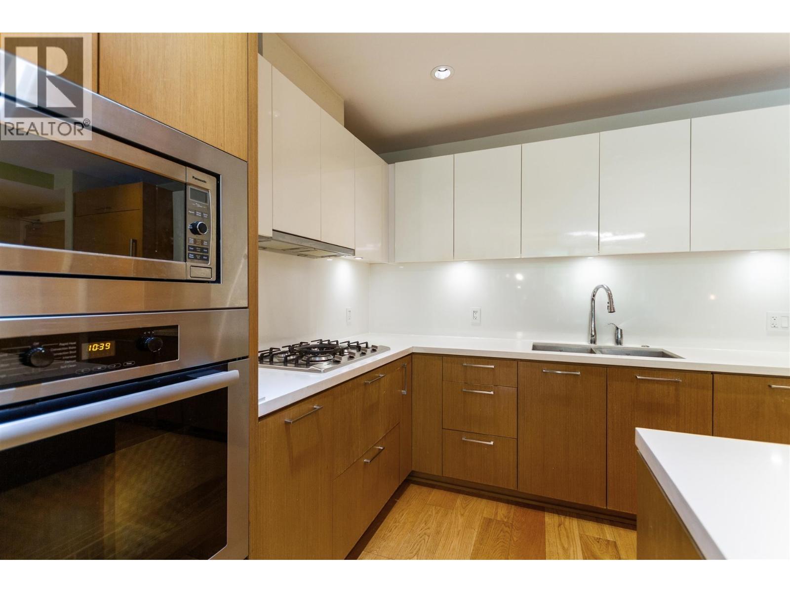 200 866 Arthur Erickson Place, West Vancouver, British Columbia V7T 0B2 - Photo 10 - R3018621