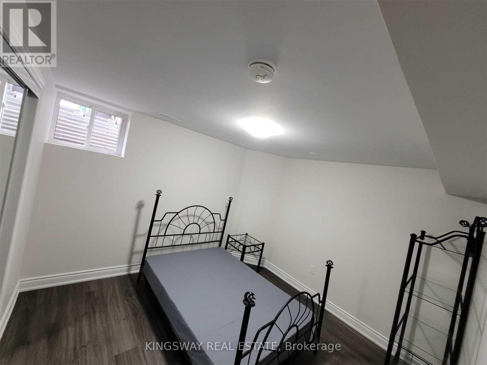 Lower - 6249 Prairie Circle, Mississauga, Ontario  L5N 5Y9 - Photo 8 - W12553600