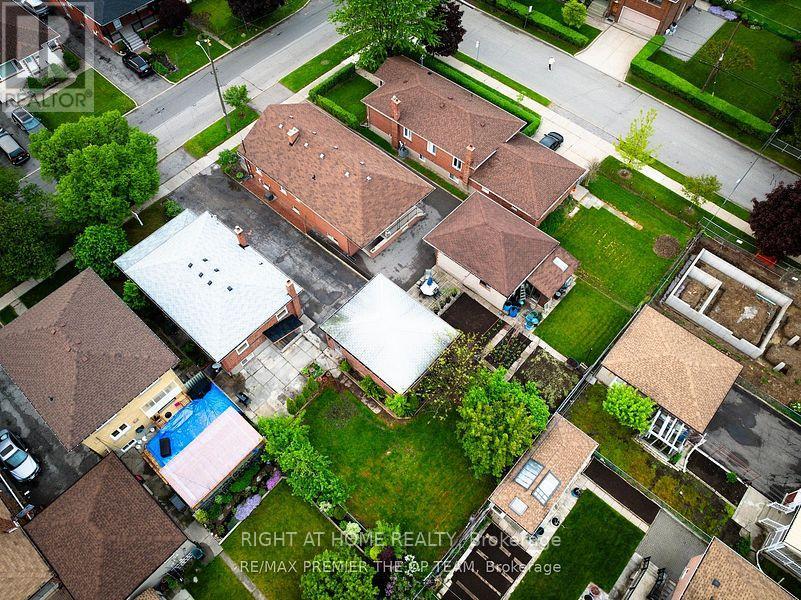 Upper - 61 Mcadam Avenue, Toronto, Ontario  M6A 1S6 - Photo 3 - W12553610