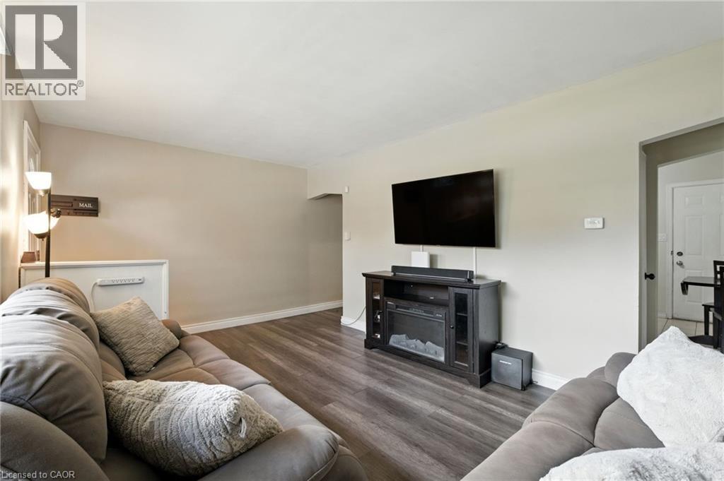 11 Eastvale Place, Hamilton, Ontario  L8H 1N9 - Photo 4 - 40771048