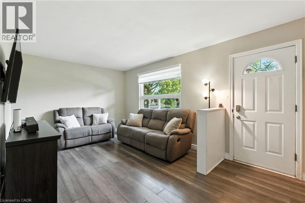 11 Eastvale Place, Hamilton, Ontario  L8H 1N9 - Photo 3 - 40771048