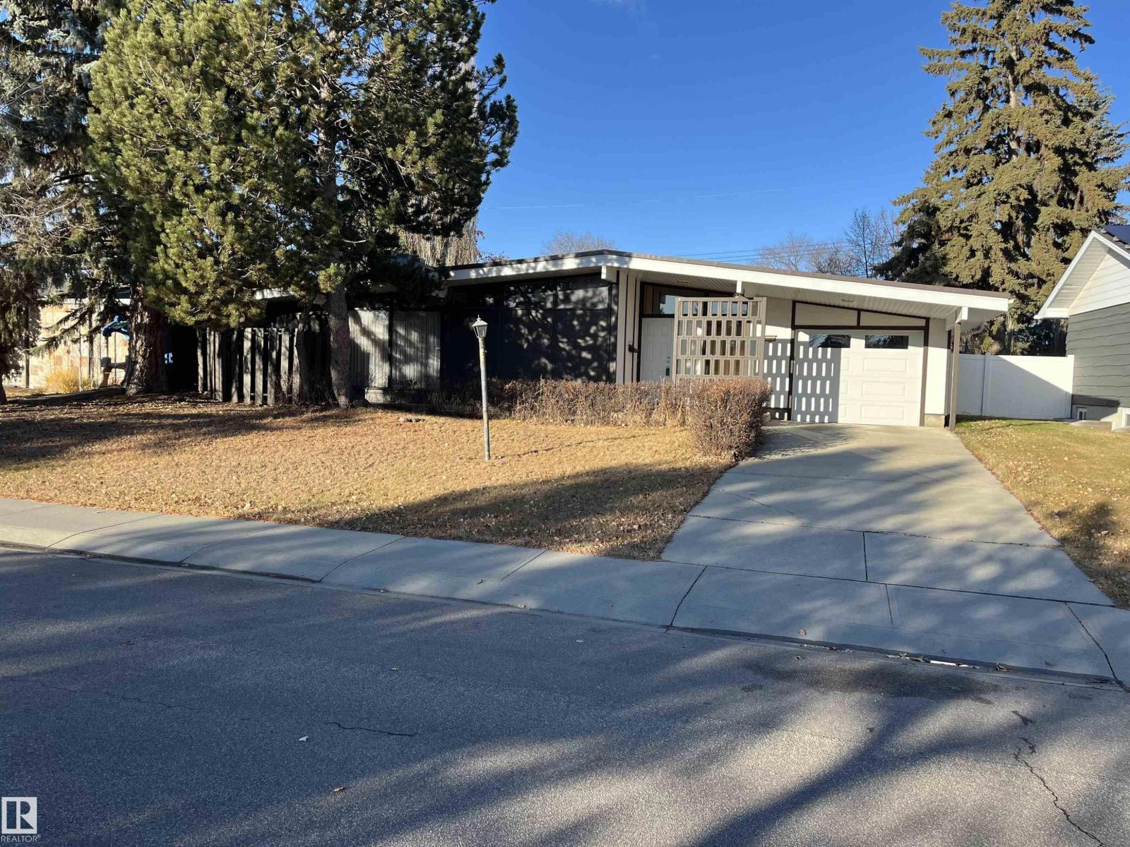 15416 75 AV NW, Edmonton, Alberta