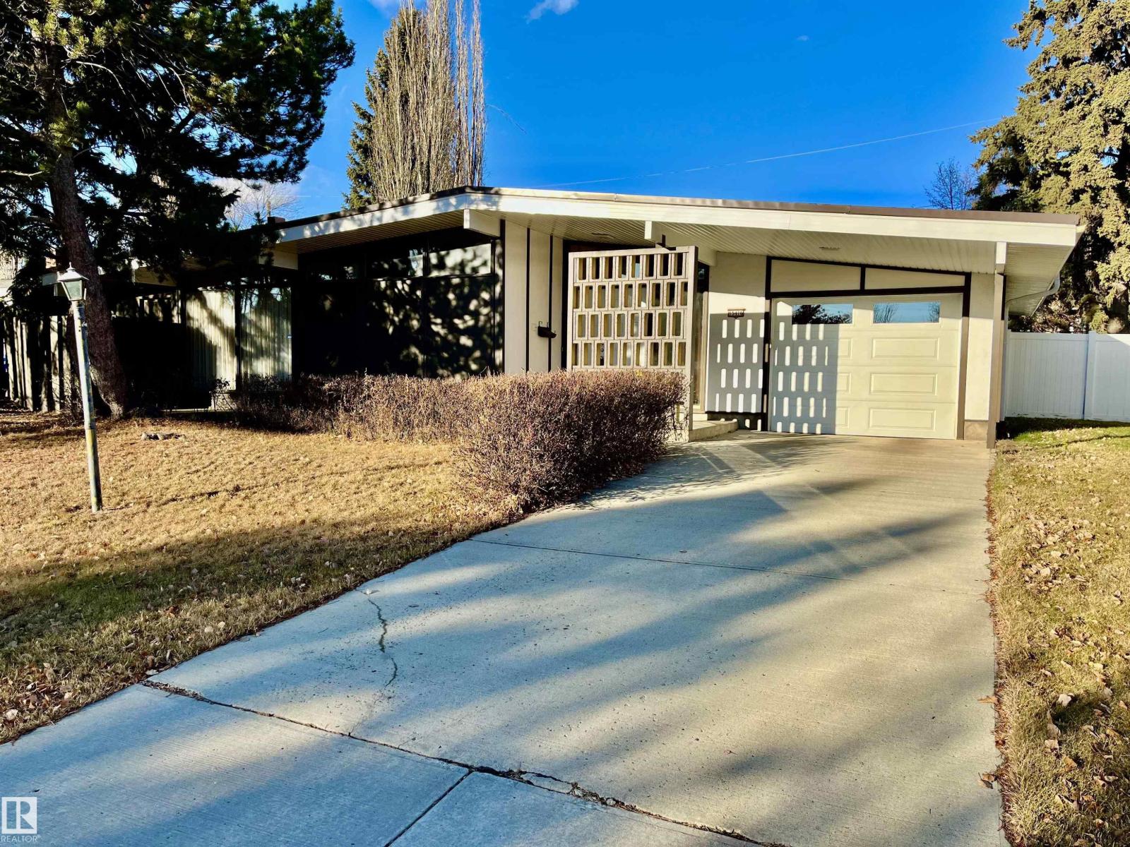 15416 75 Av Nw, Edmonton, Alberta  T5R 2Z1 - Photo 2 - E4466046