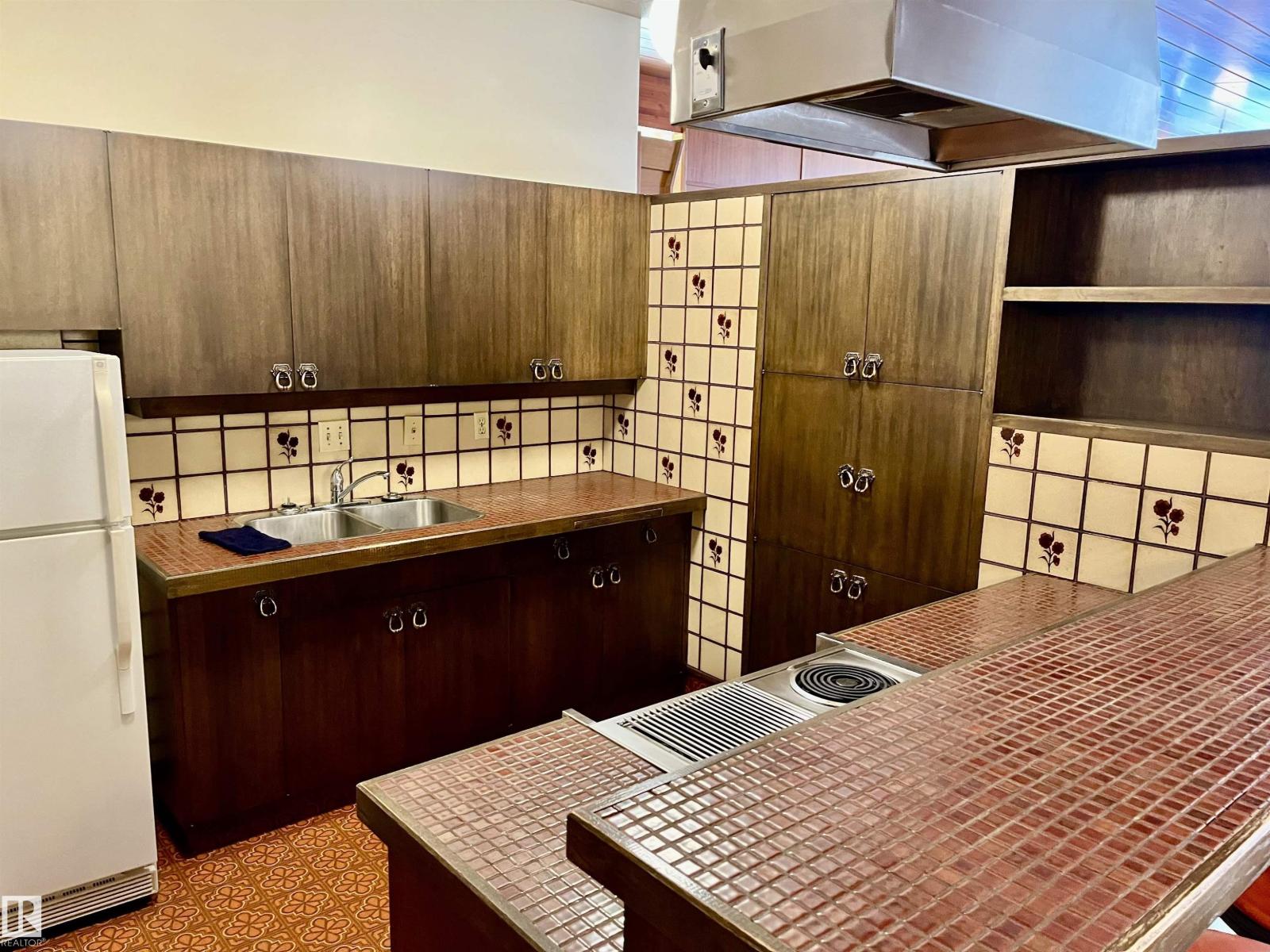 15416 75 Av Nw, Edmonton, Alberta  T5R 2Z1 - Photo 8 - E4466046