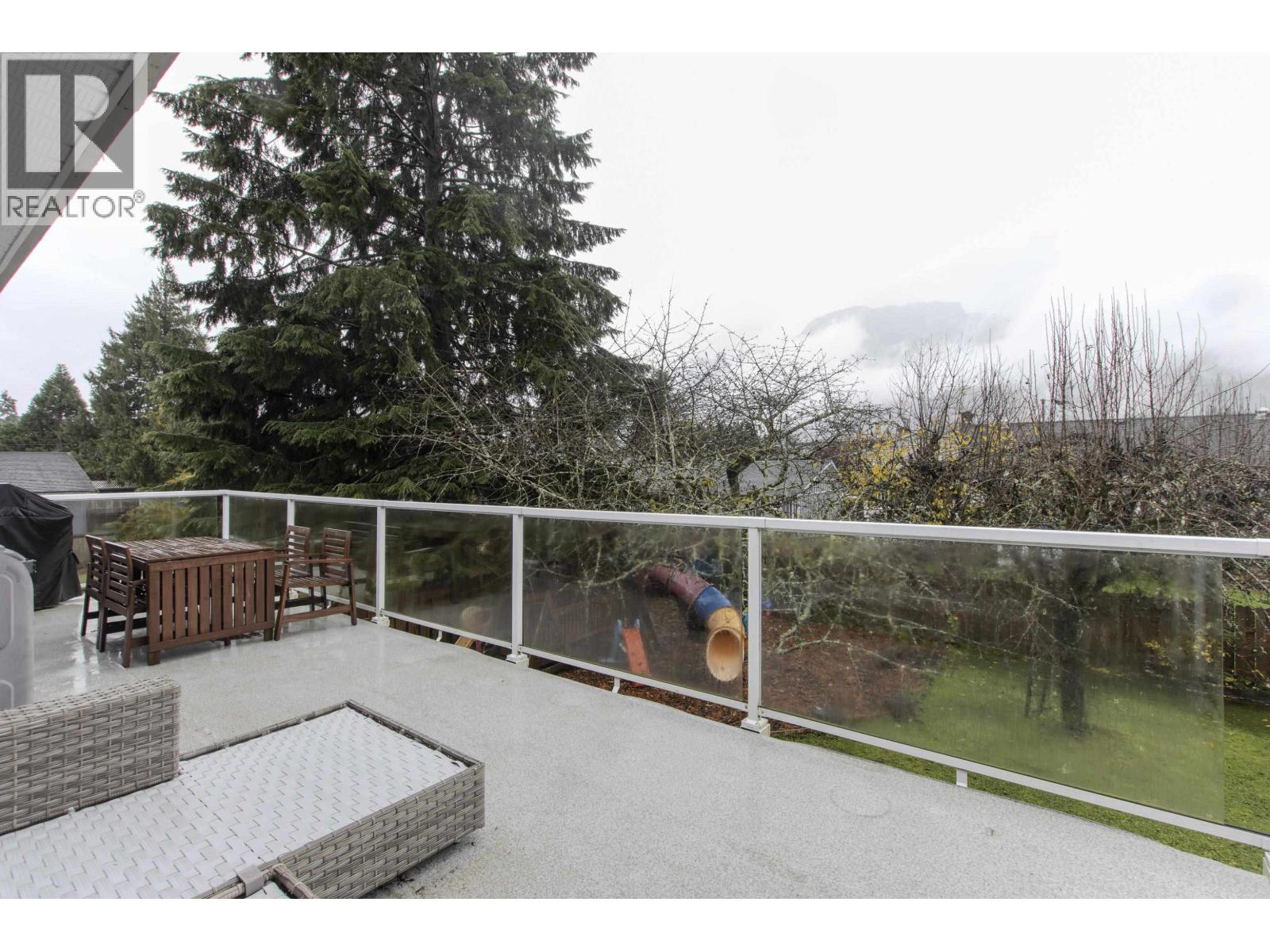 40345 Hood Road, Squamish, British Columbia  V0N 1T0 - Photo 2 - R3068207