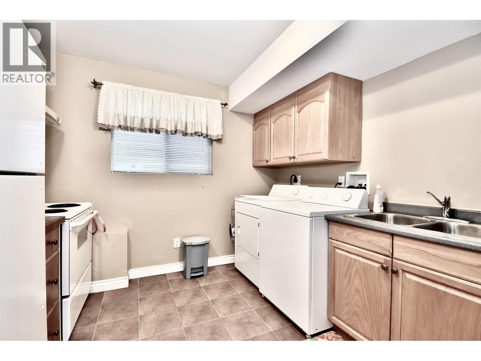 3035 Maplewood Court, Coquitlam, British Columbia  V3E 3P3 - Photo 24 - R3067785