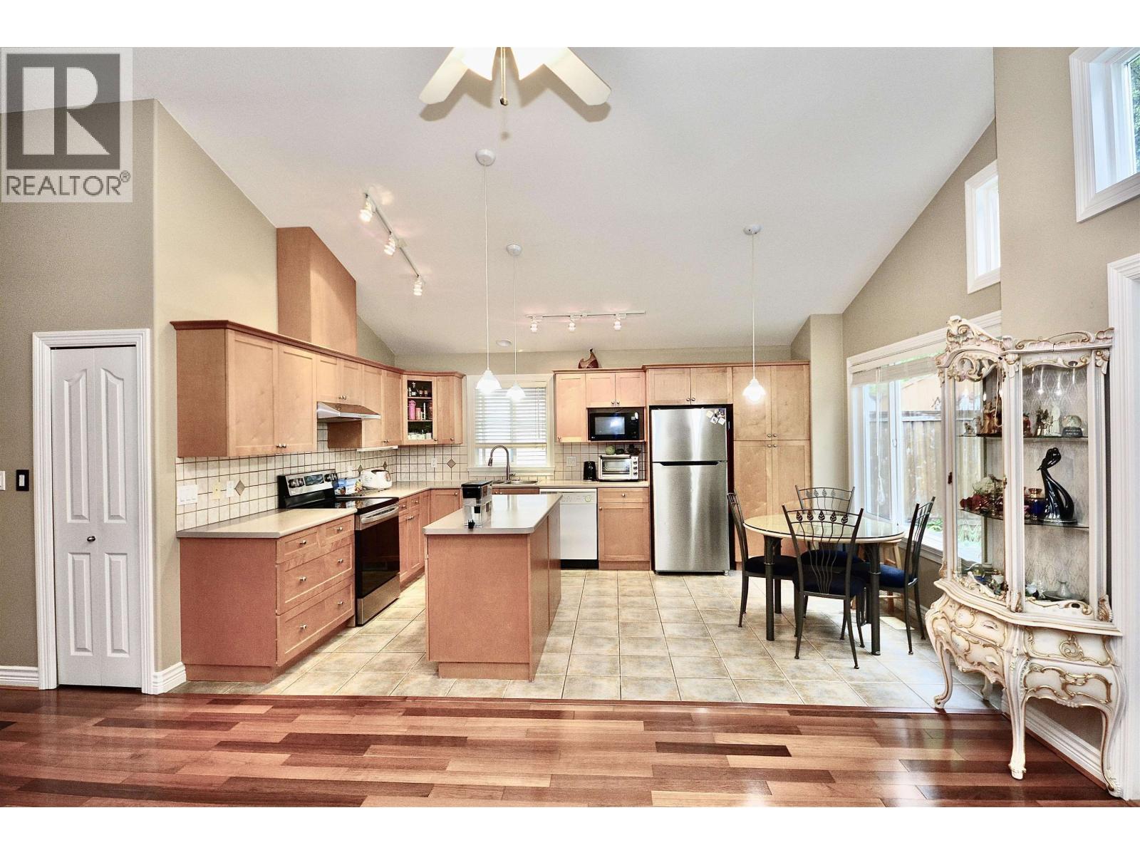 3035 Maplewood Court, Coquitlam, British Columbia  V3E 3P3 - Photo 8 - R3067785