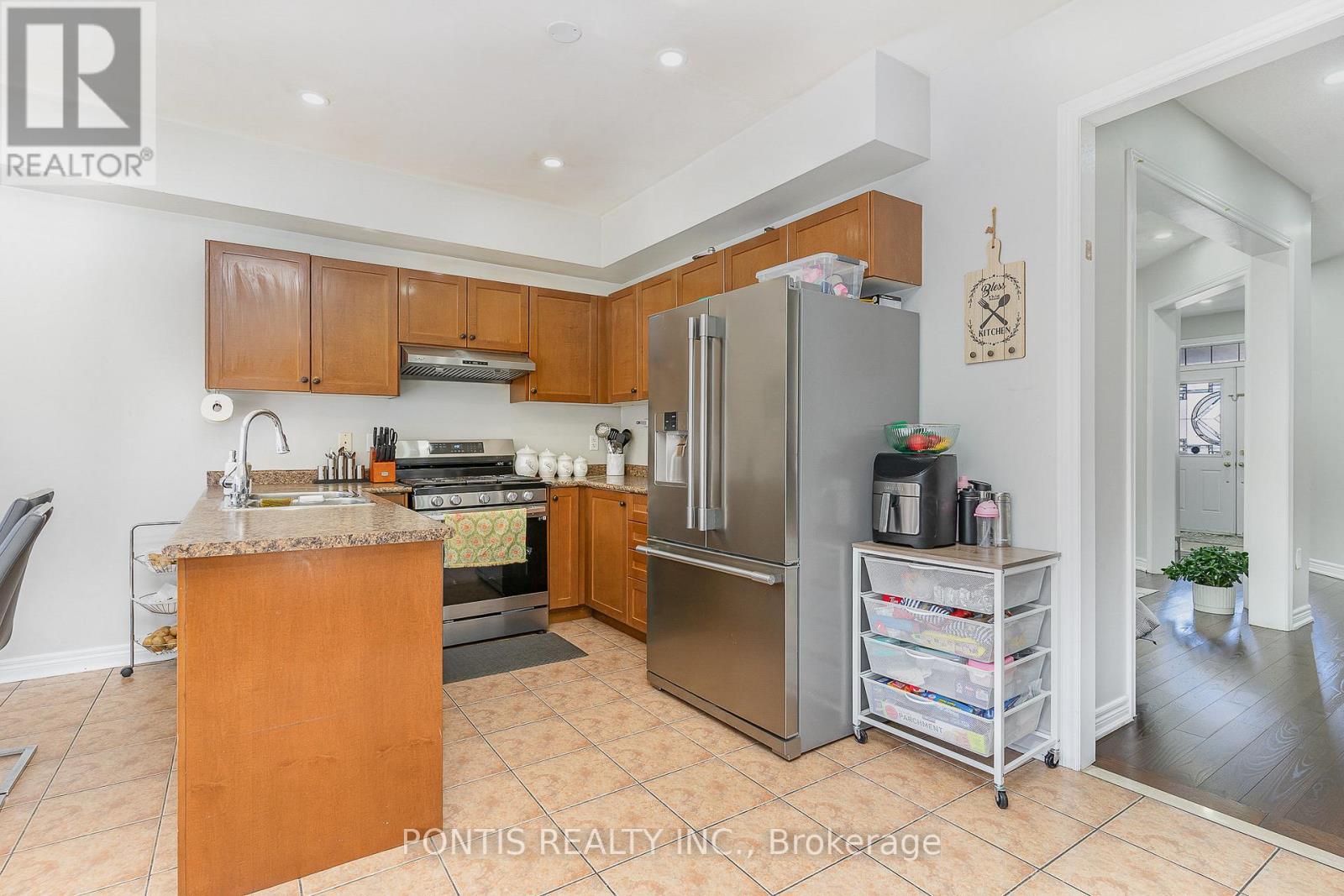 72 Vanwood Crescent, Brampton, Ontario L6P 2X3 - Photo 12 - W12553616