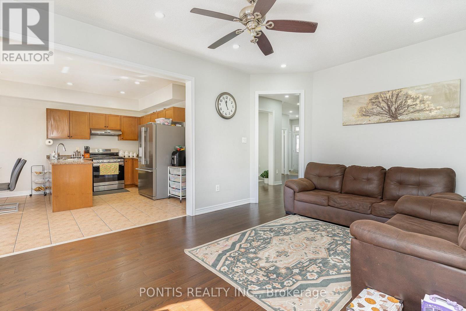 72 Vanwood Crescent, Brampton, Ontario L6P 2X3 - Photo 17 - W12553616