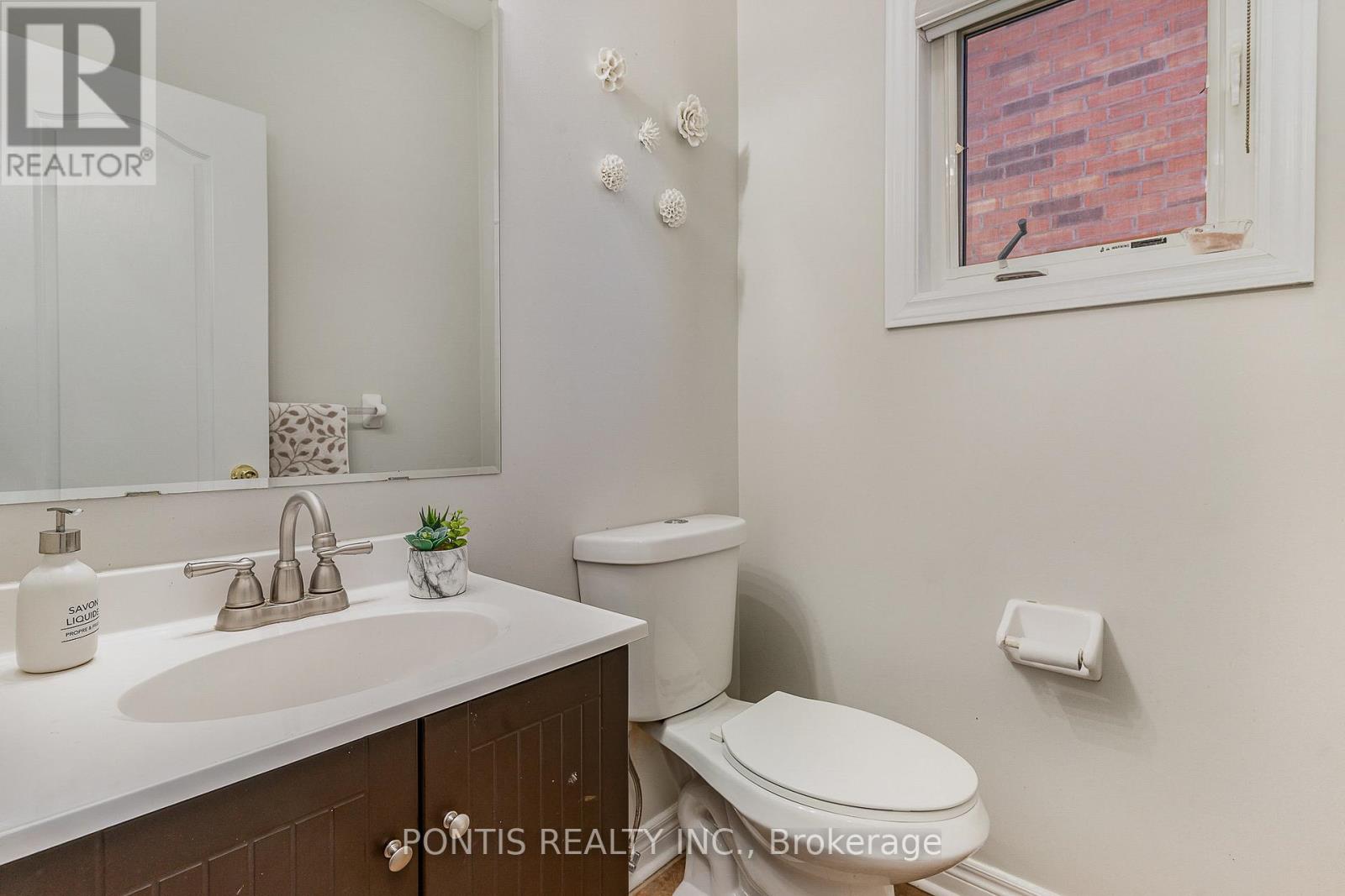 72 Vanwood Crescent, Brampton, Ontario L6P 2X3 - Photo 18 - W12553616