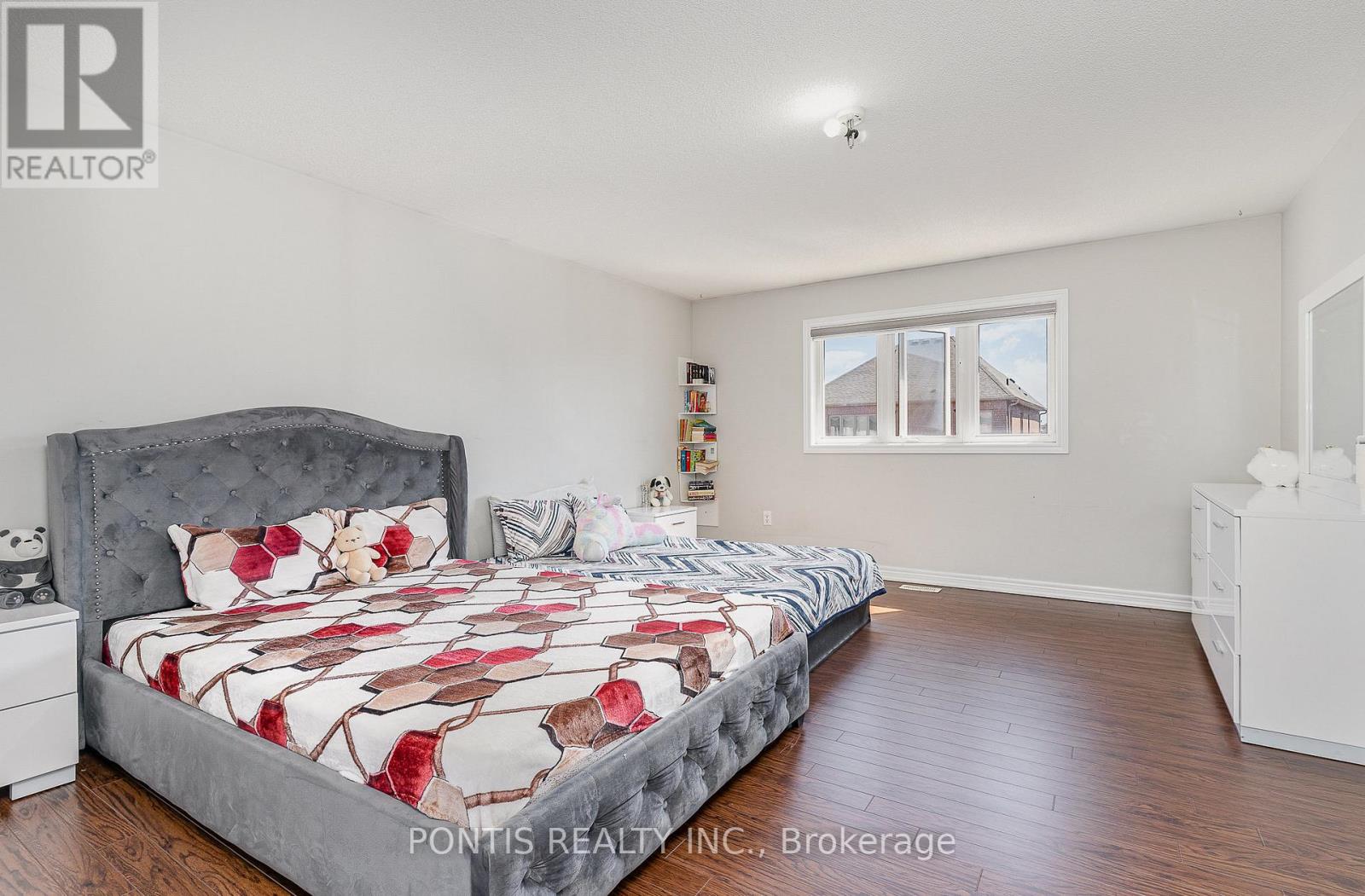 72 Vanwood Crescent, Brampton, Ontario L6P 2X3 - Photo 20 - W12553616