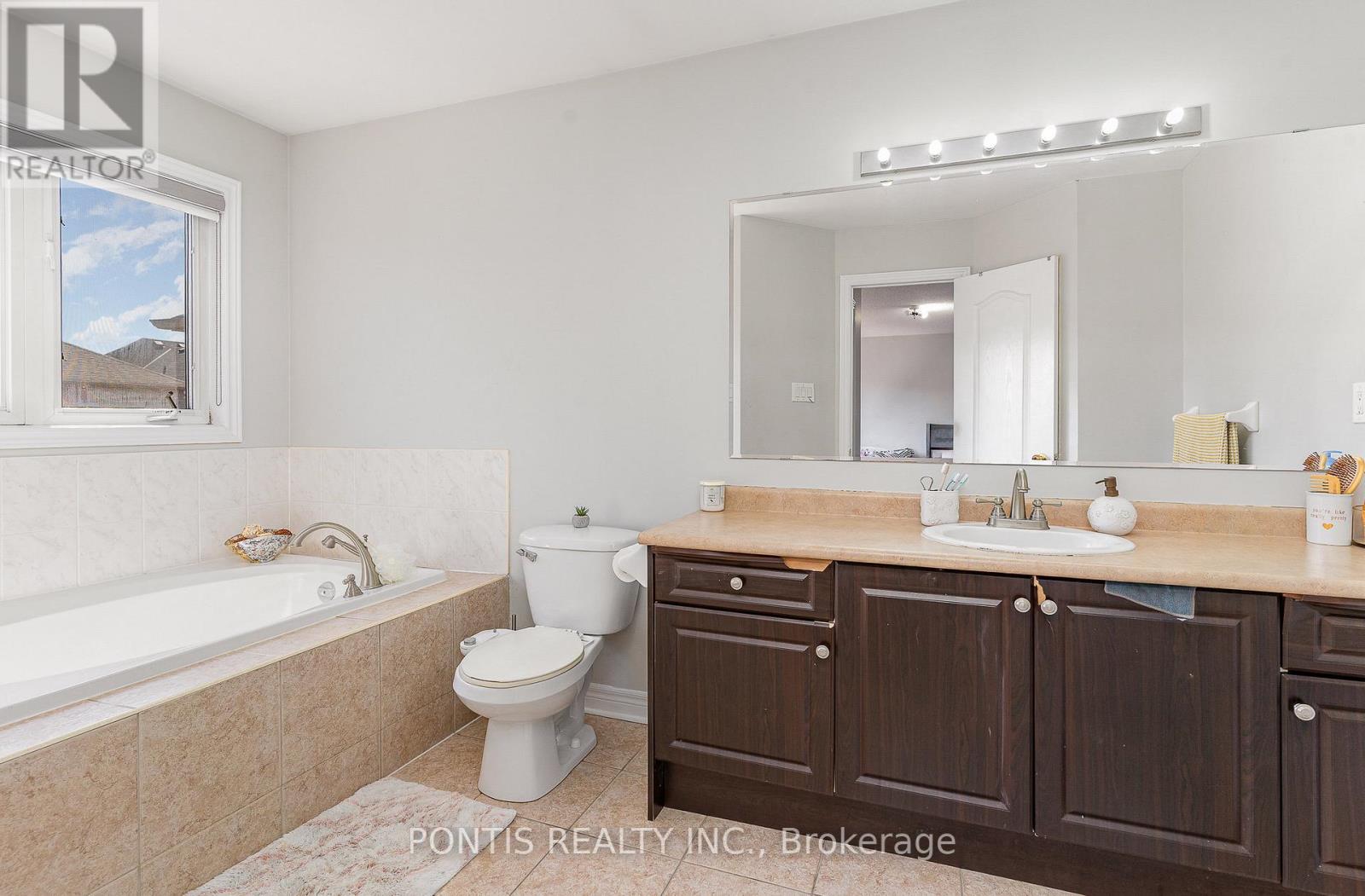 72 Vanwood Crescent, Brampton, Ontario L6P 2X3 - Photo 26 - W12553616