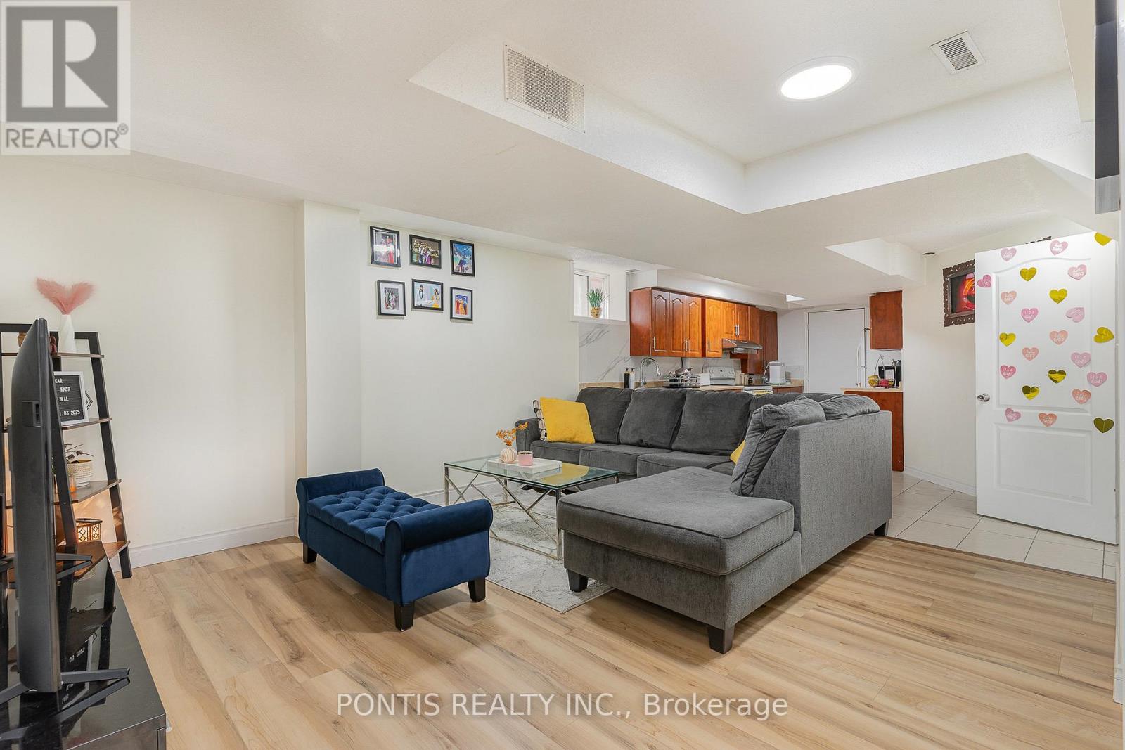 72 Vanwood Crescent, Brampton, Ontario L6P 2X3 - Photo 35 - W12553616