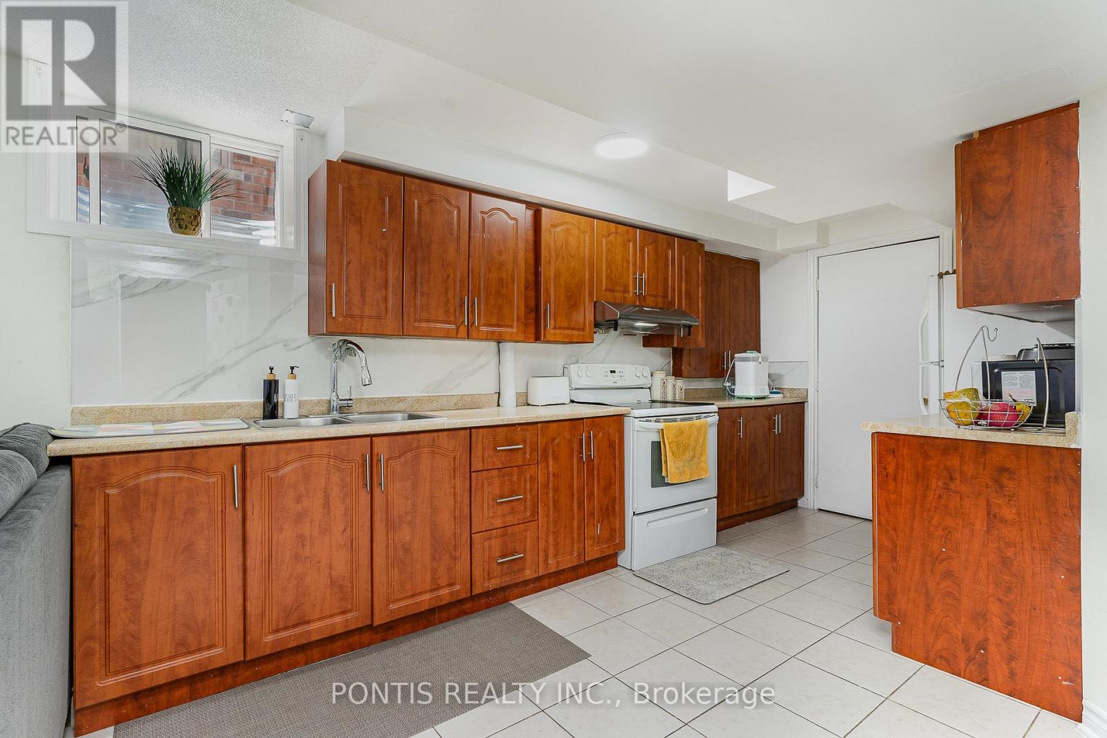 72 Vanwood Crescent, Brampton, Ontario L6P 2X3 - Photo 38 - W12553616