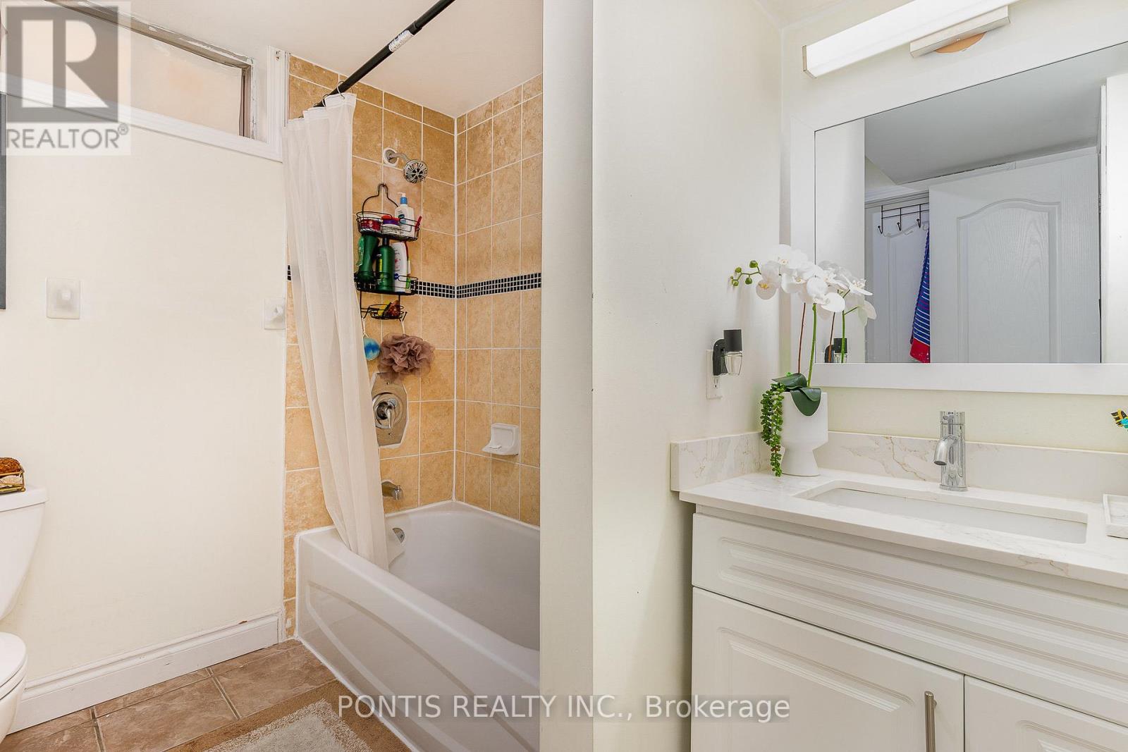 72 Vanwood Crescent, Brampton, Ontario L6P 2X3 - Photo 43 - W12553616