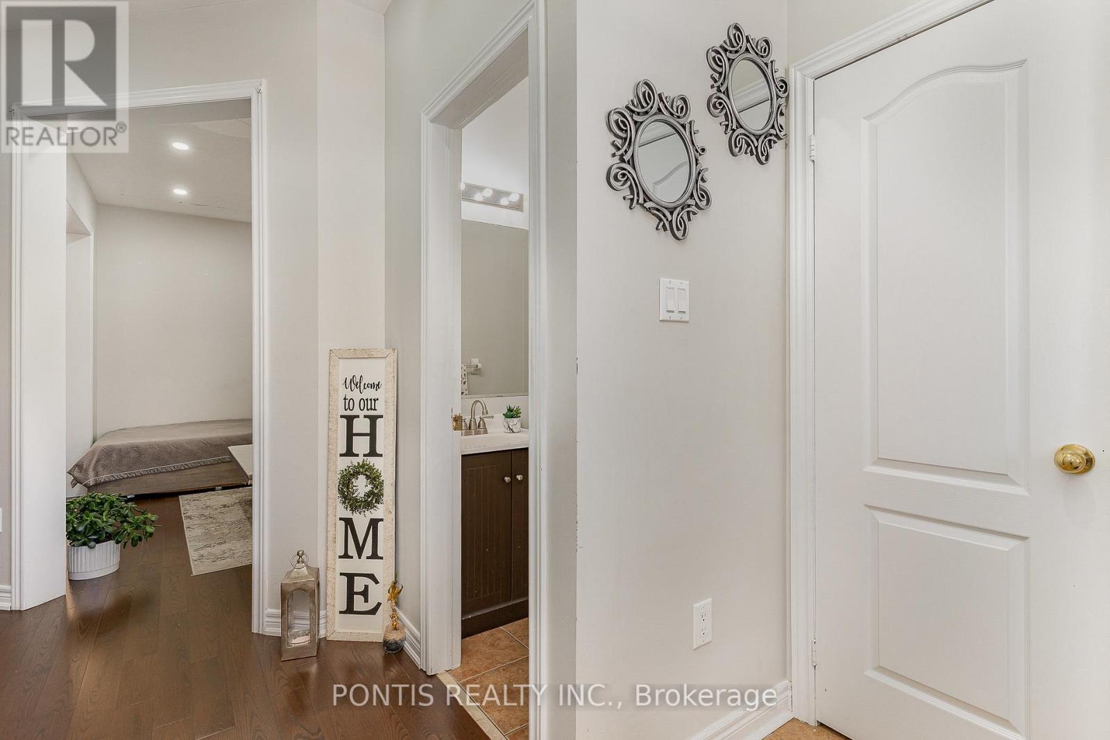 72 Vanwood Crescent, Brampton, Ontario L6P 2X3 - Photo 5 - W12553616