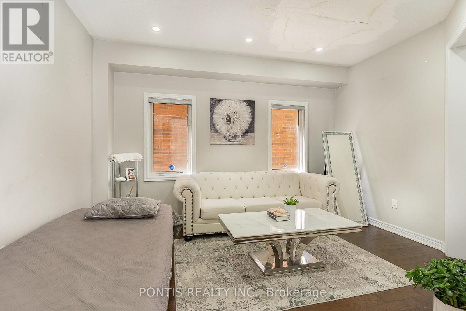 72 Vanwood Crescent, Brampton, Ontario L6P 2X3 - Photo 7 - W12553616