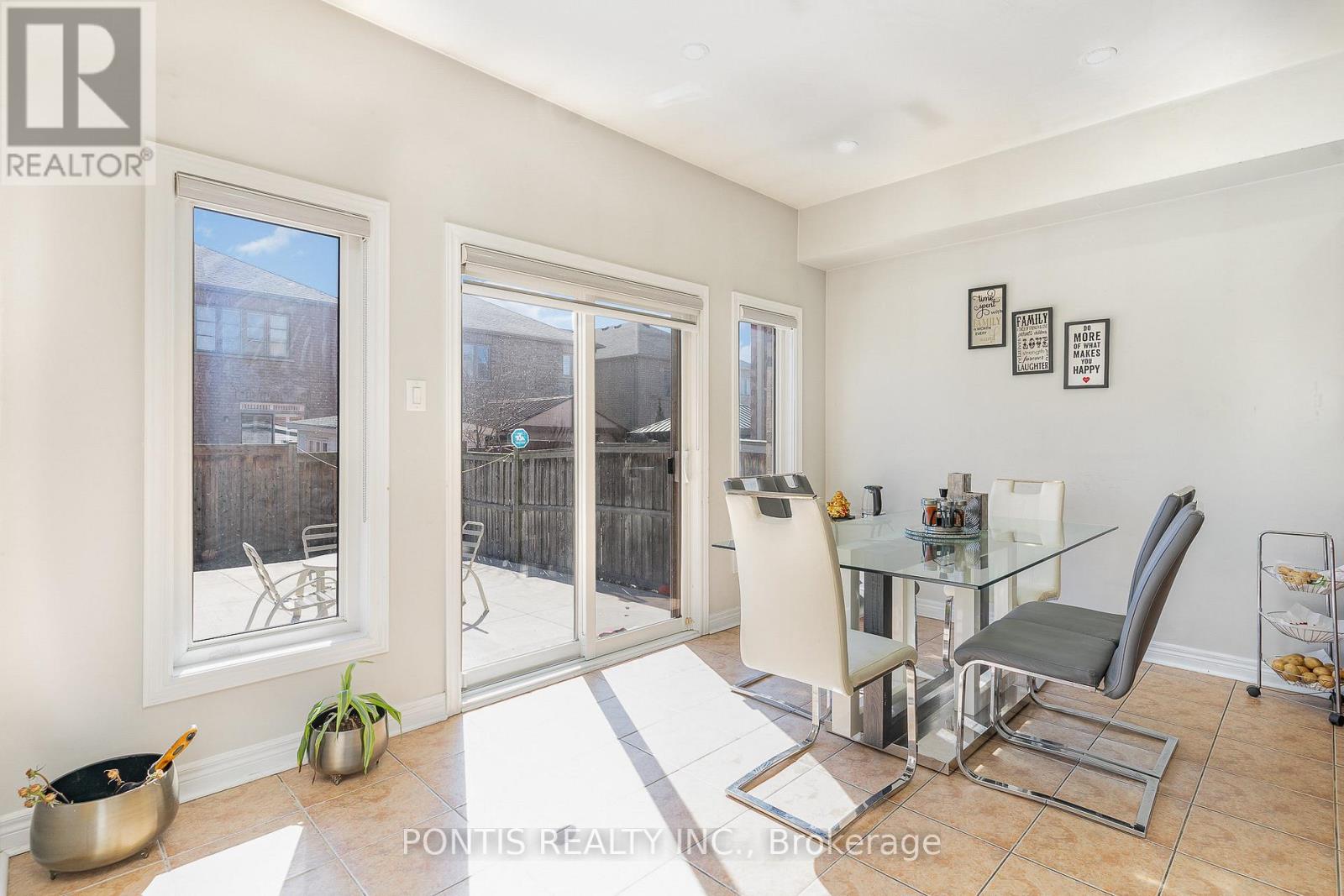 72 Vanwood Crescent, Brampton, Ontario L6P 2X3 - Photo 9 - W12553616