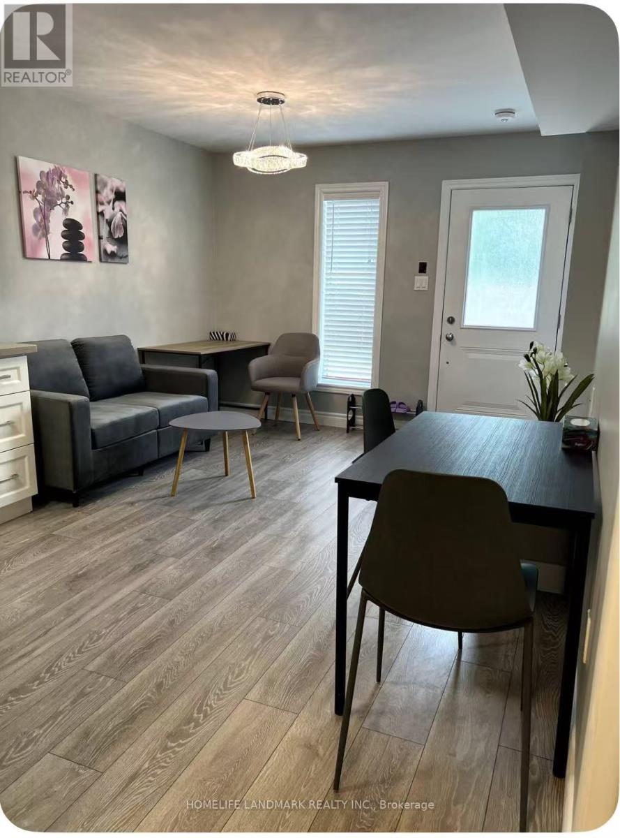 14 - 122 Courtland Avenue E, Kitchener, Ontario N2G 0B8 - Photo 2 - X12553612