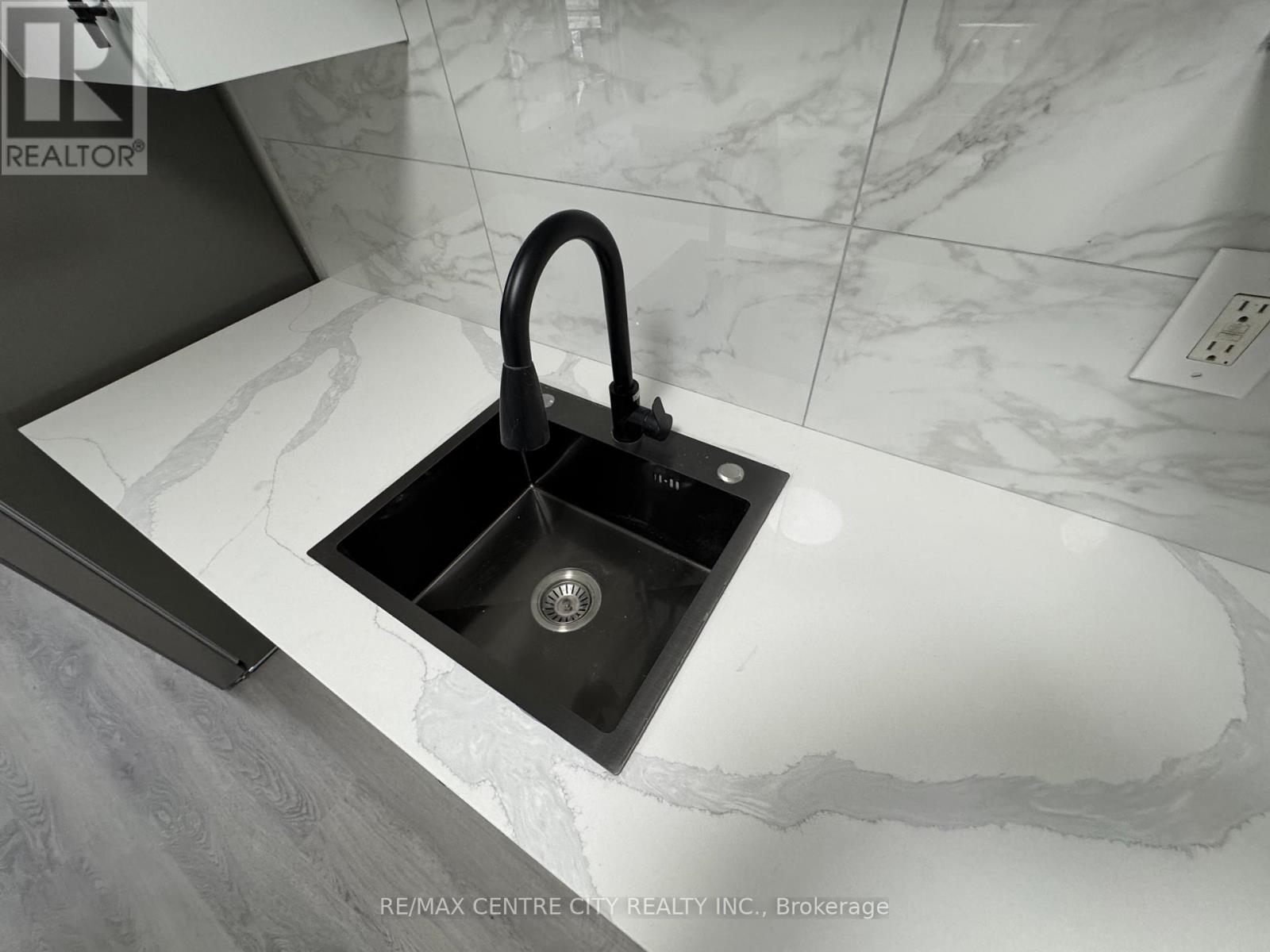 206 - 1830 Dumont Street, London East, Ontario N5W 2S1 - Photo 7 - X12553626