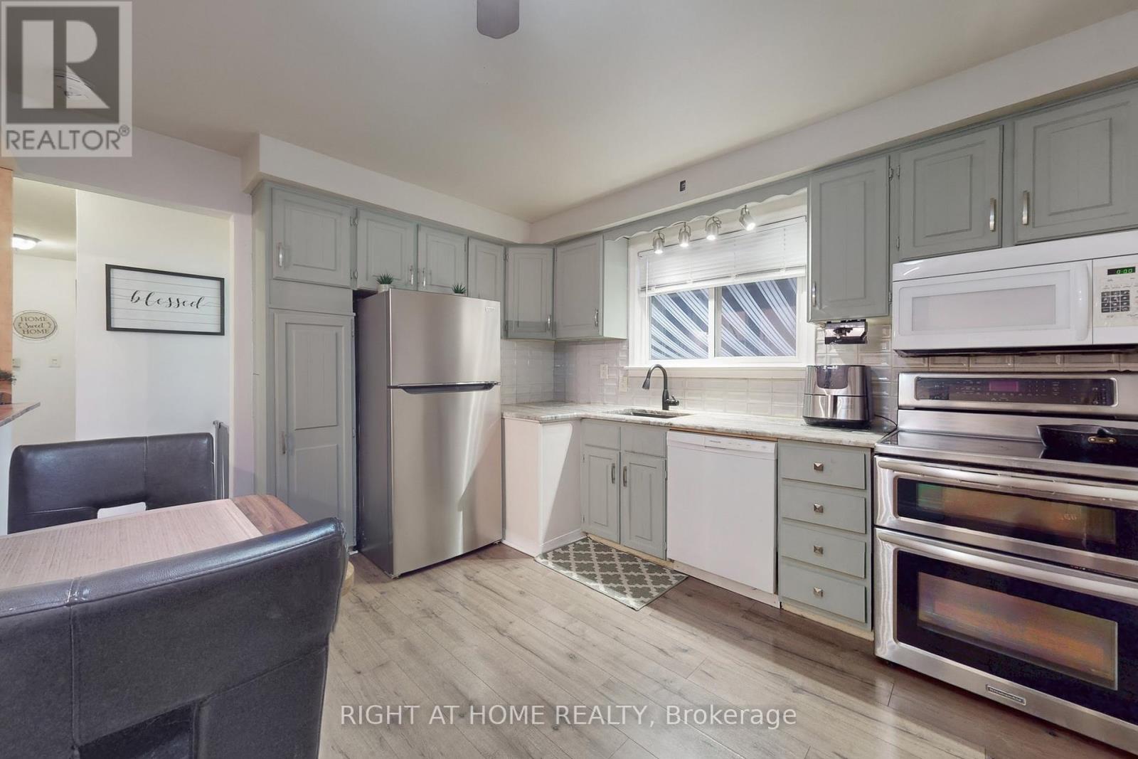 125 Fortrose Crescent, Toronto, Ontario  M3A 2H2 - Photo 14 - C12553628