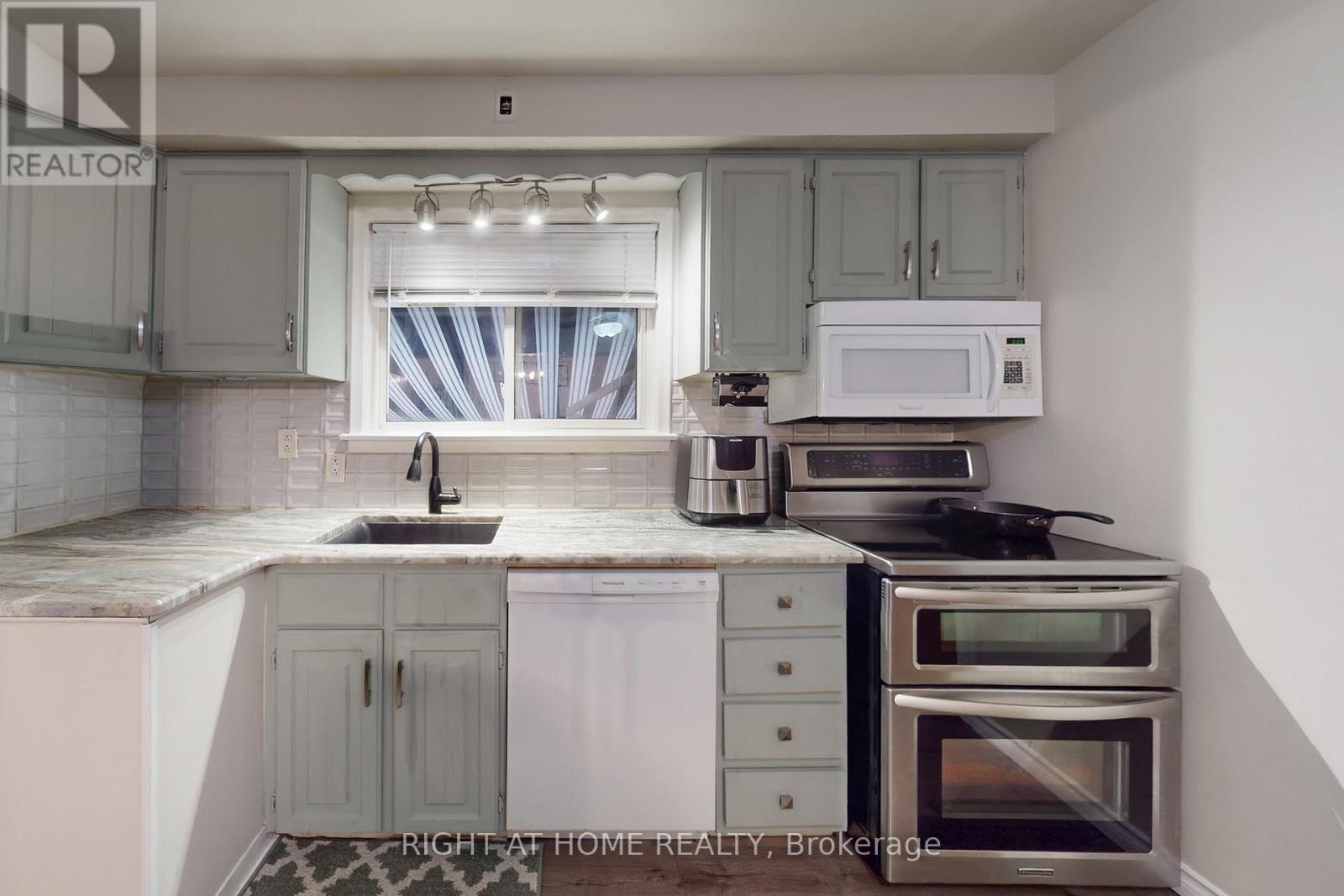 125 Fortrose Crescent, Toronto, Ontario  M3A 2H2 - Photo 17 - C12553628