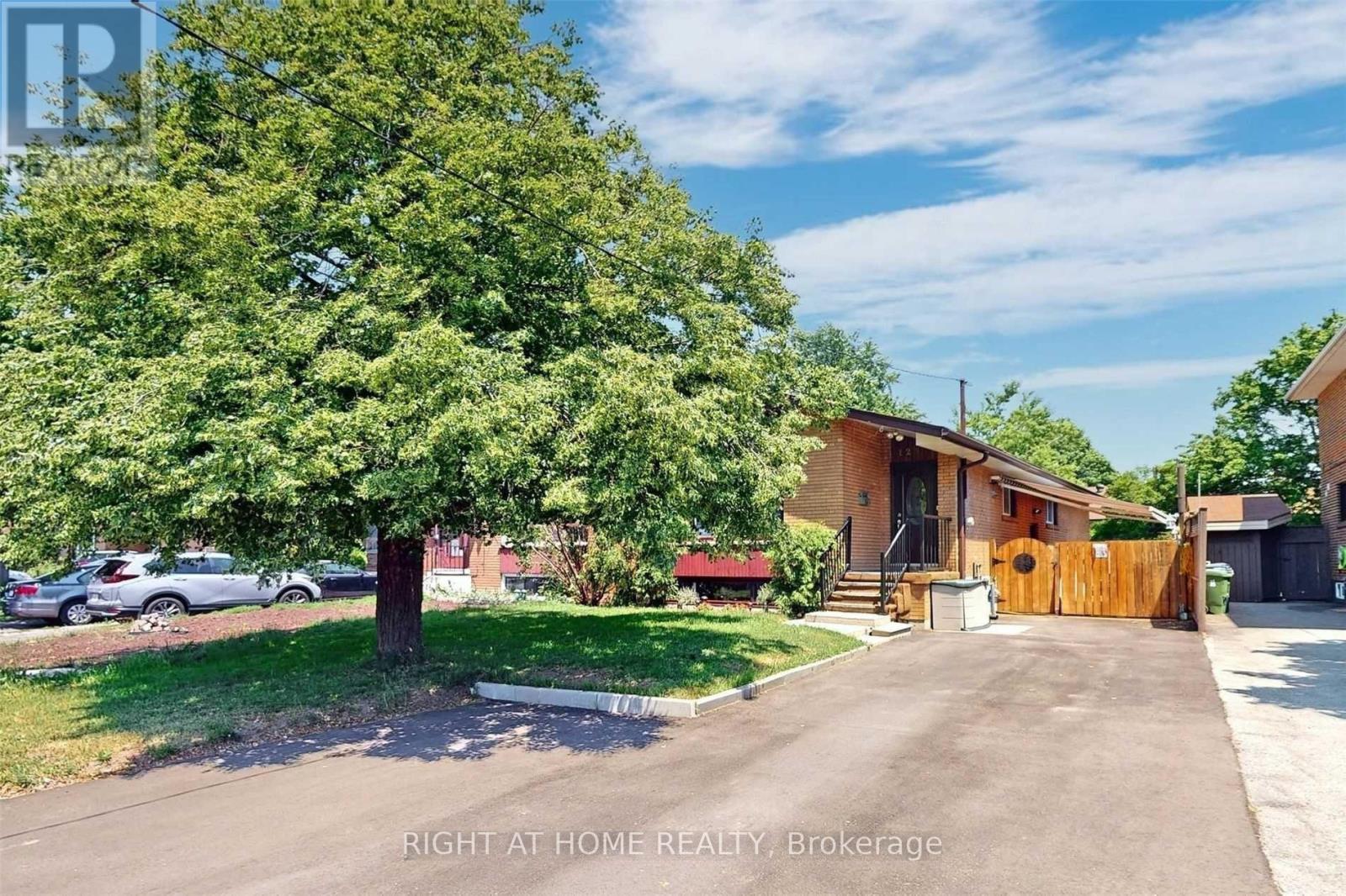 125 Fortrose Crescent, Toronto, Ontario  M3A 2H2 - Photo 2 - C12553628