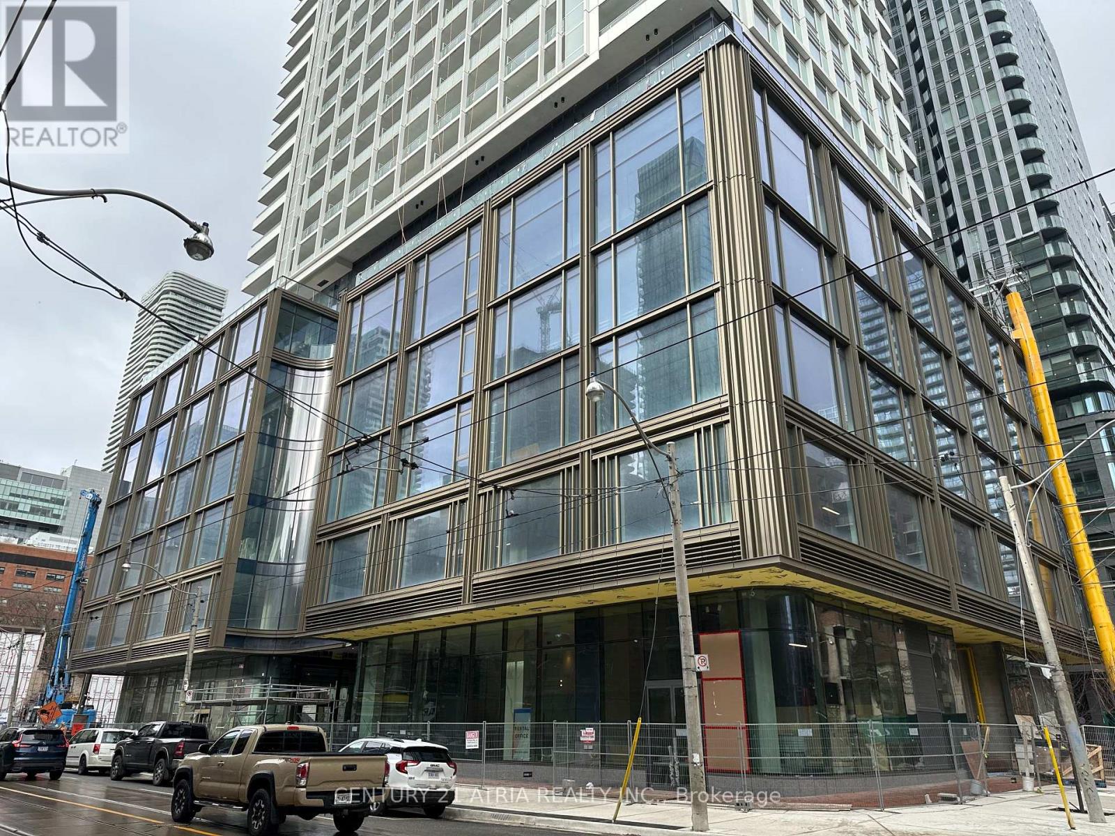 5702 - 88 Queen Street E, Toronto, Ontario  M5C 0B6 - Photo 2 - C12553654