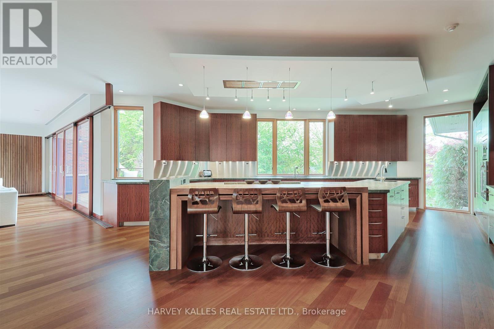 89 Kingsway Crescent, Toronto, Ontario  M8X 2R8 - Photo 14 - W12433346