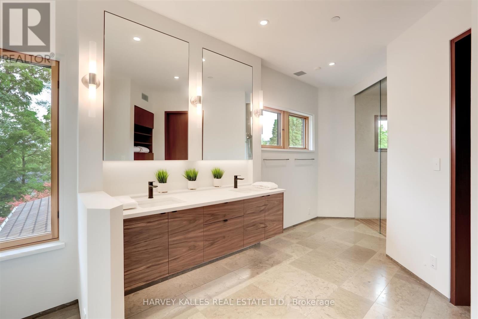 89 Kingsway Crescent, Toronto, Ontario  M8X 2R8 - Photo 29 - W12433346