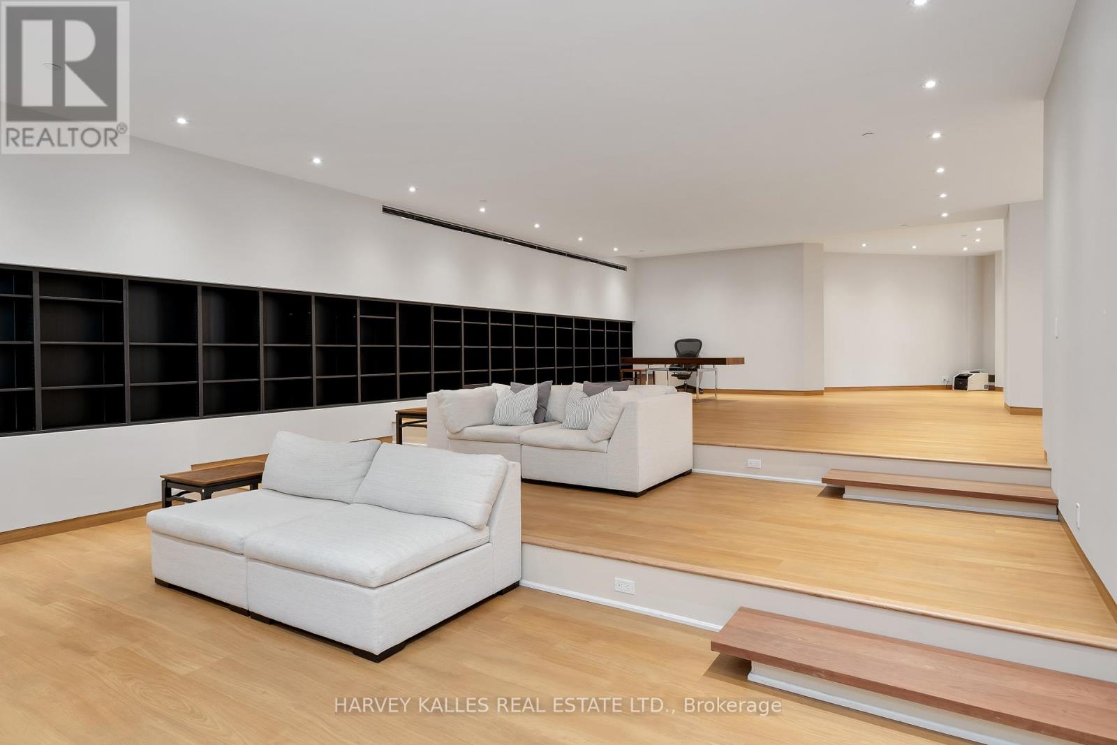 89 Kingsway Crescent, Toronto, Ontario  M8X 2R8 - Photo 34 - W12433346